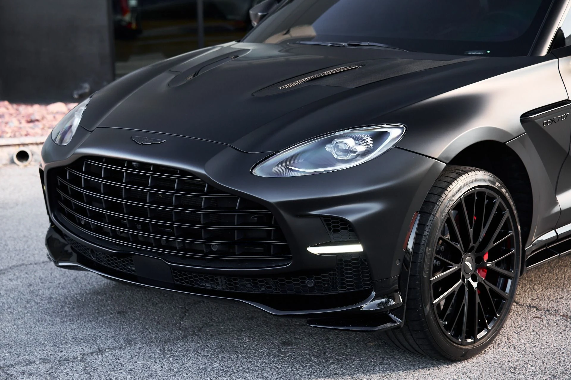 mph005_1380637428_Used_2023_Aston_Martin_DBX_707_1754786768_c17e1141a8