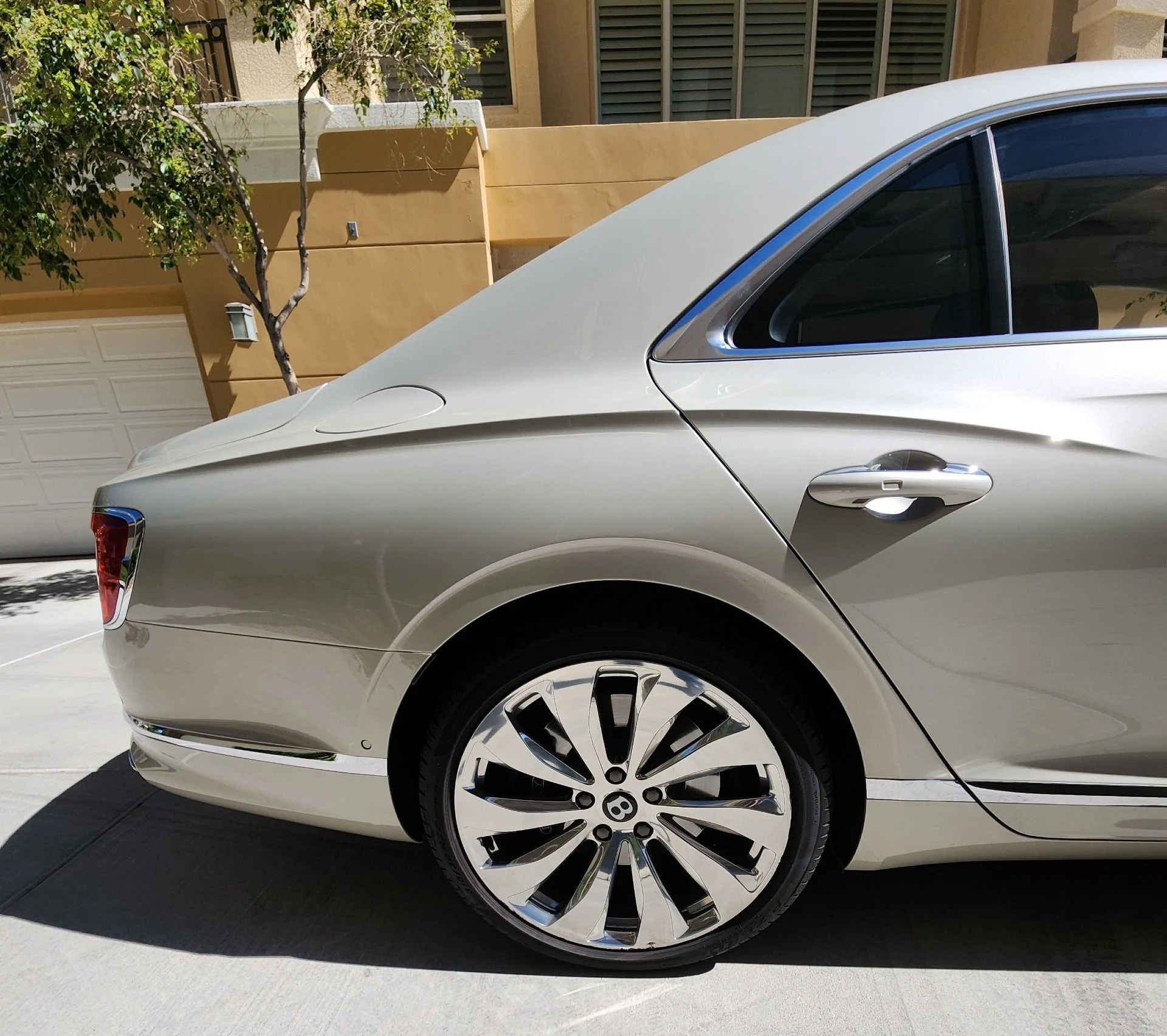 mph005_1385583162_Used_2022_Bentley_Flying_Spur_V8_1761690287_36e72ed395