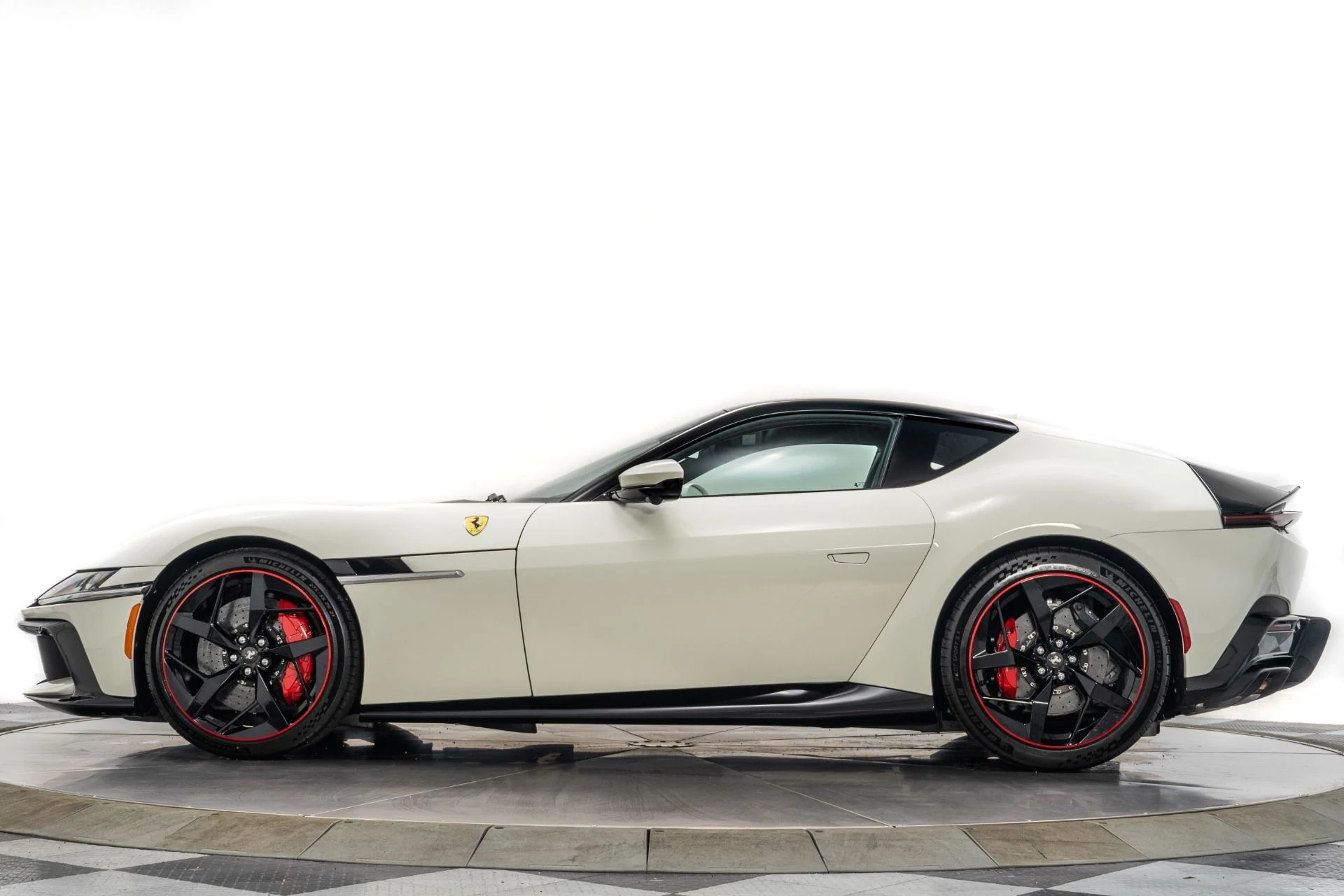 mph005_1385769144_Used_2025_Ferrari_12_Cilindri_1762195923_4346e3248e