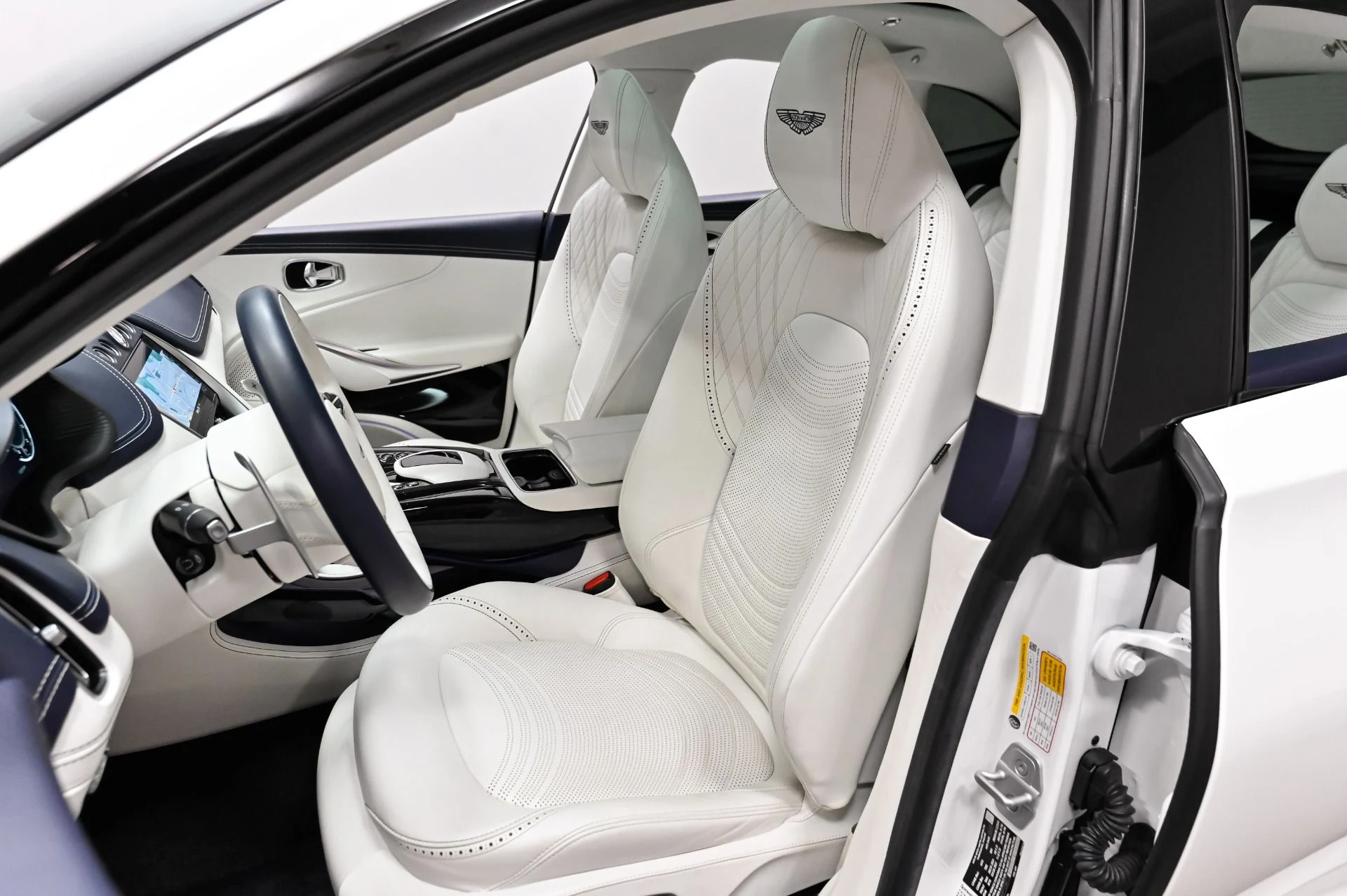 mph005_1404632489_Used_2023_Aston_Martin_DBX_707_1791313459_e457ba5efa