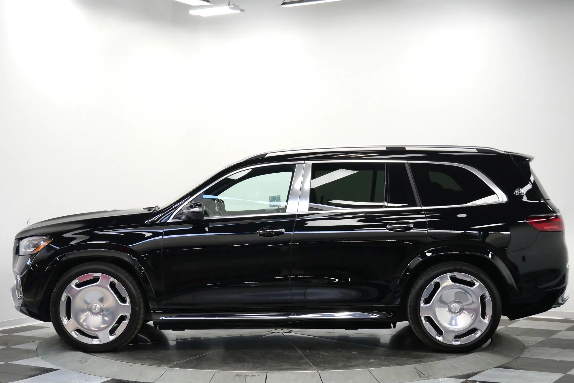 mph005_1410841401_Used_2025_Mercedes_Benz_Maybach_GLS_600_4_MATIC_Monoblock_Wheels_4_Seat_Configuration_Rear_Entertainment_1776793710_10889f9a2c