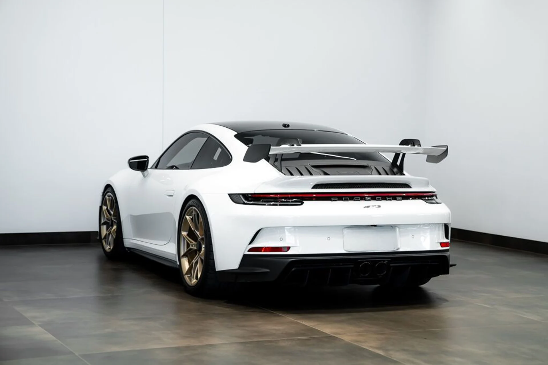 mph005_1414956012_porsche_911_2024_jpg_v_1773863537_c34887002a