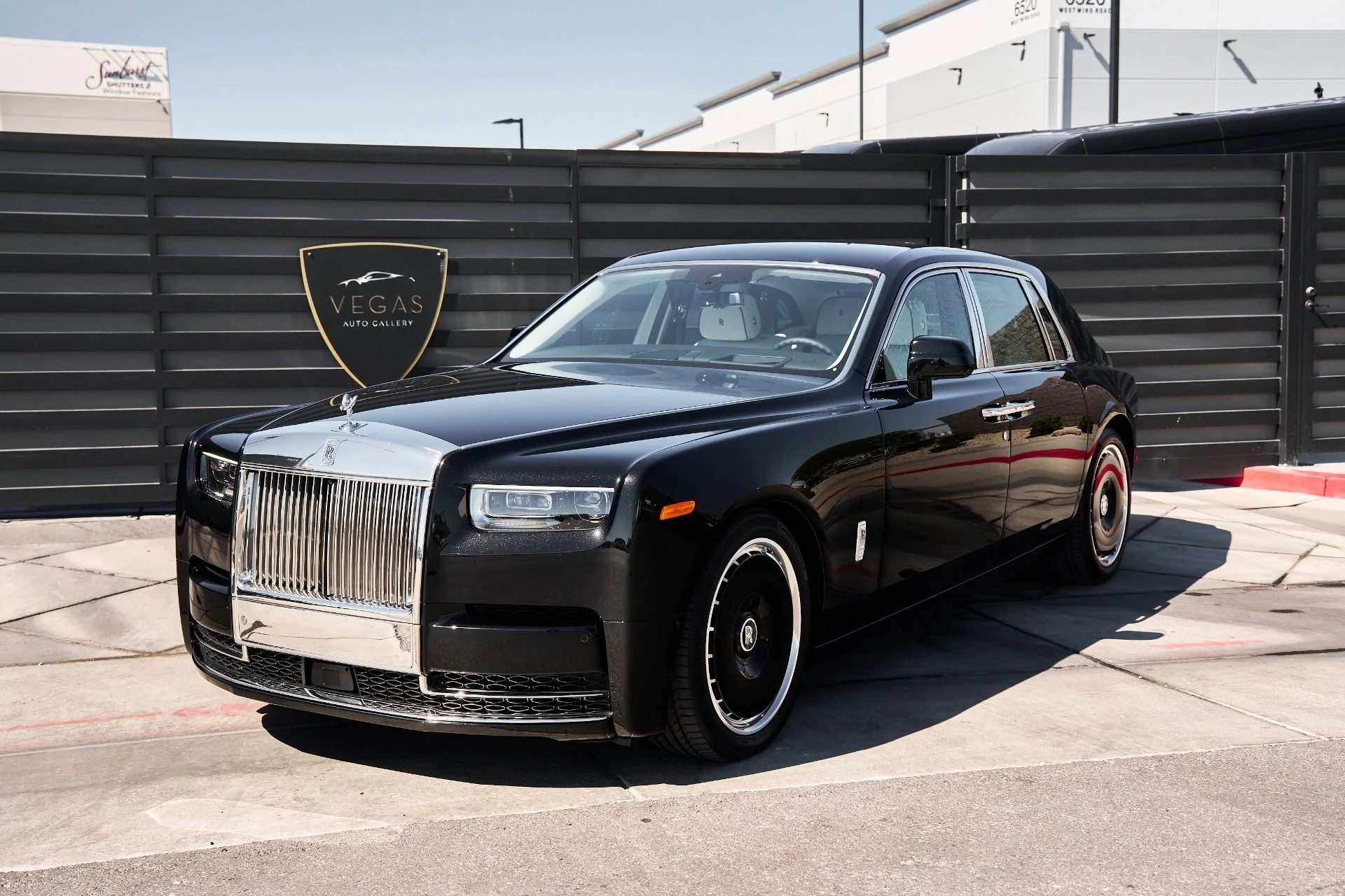 mph005_1417735472_Used_2025_Rolls_Royce_Phantom_Base_1759898812_61ff7d8121