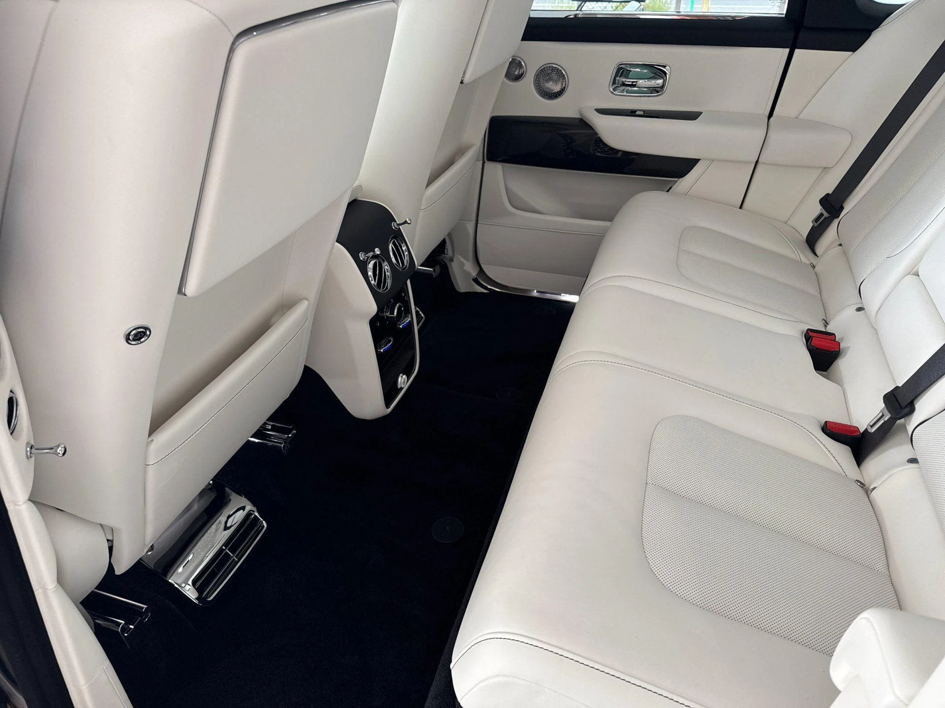 mph005_1423481674_New_2027_Rolls_Royce_Cullinan_Black_Badge_1787905701_1f30f3f0b9