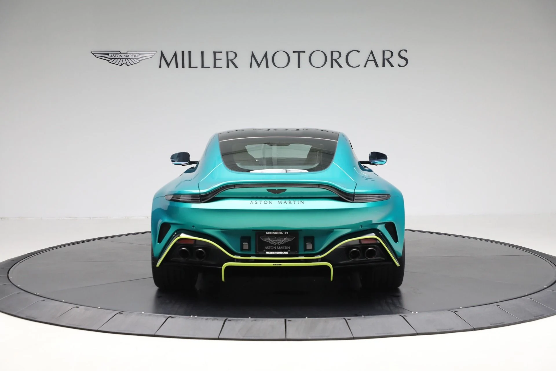 mph005_142860904_New_2025_Aston_Martin_Vantage_b337d3a5b4