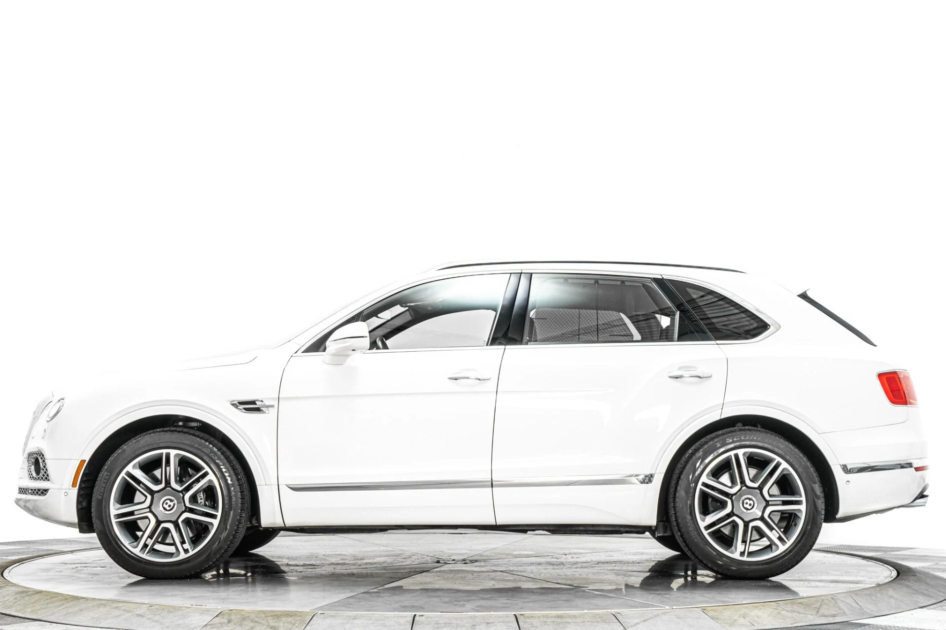 mph005_1429707356_Used_2018_Bentley_Bentayga_Activity_Edition_1786648864_6902b0e96a