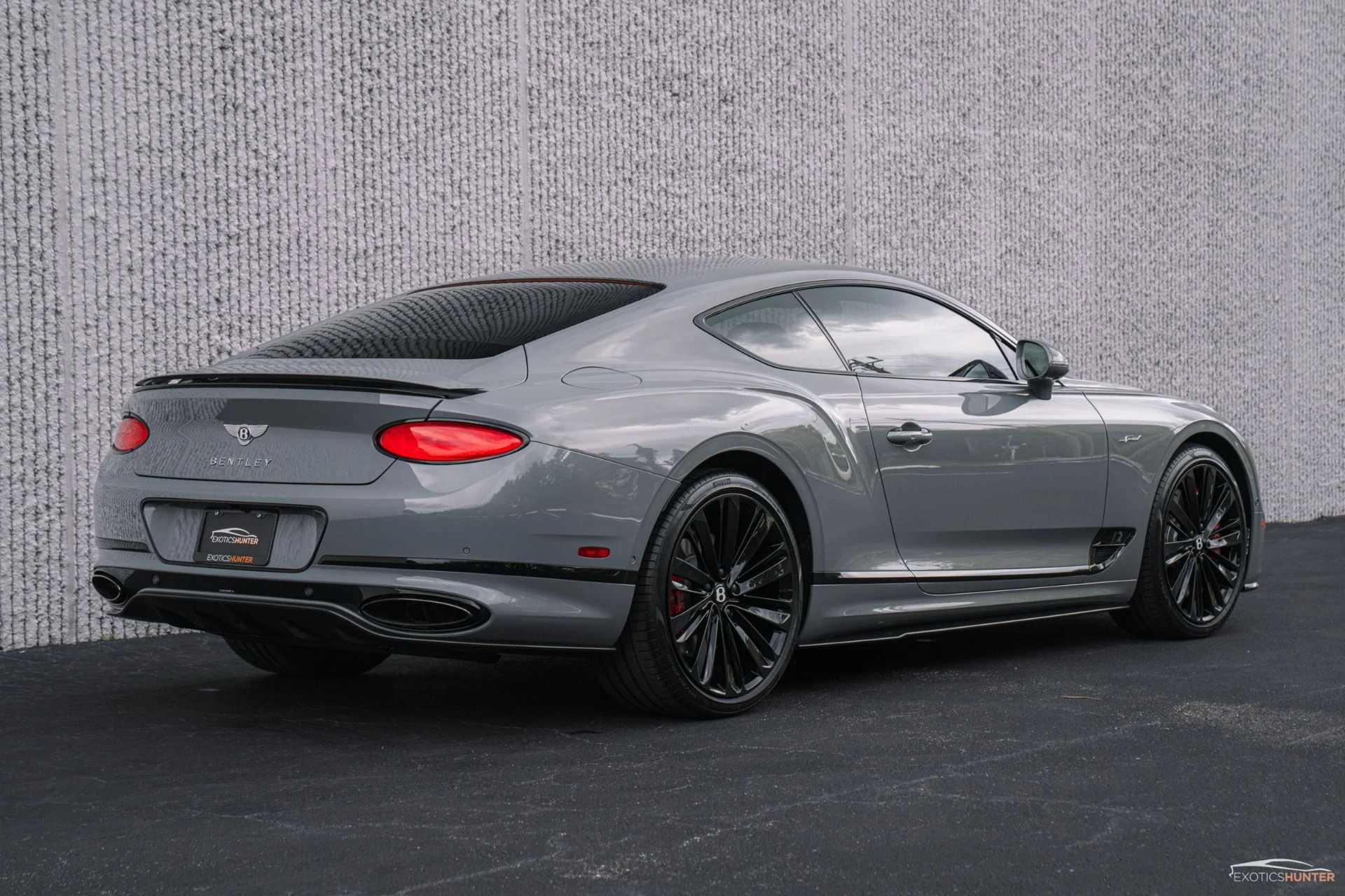 mph005_1434768722_Used_2022_Bentley_Continental_GT_Speed_in_Camrian_Grey_w_Factory_Carbon_Kit_Rotating_Display_1762295522_0ceb60371b