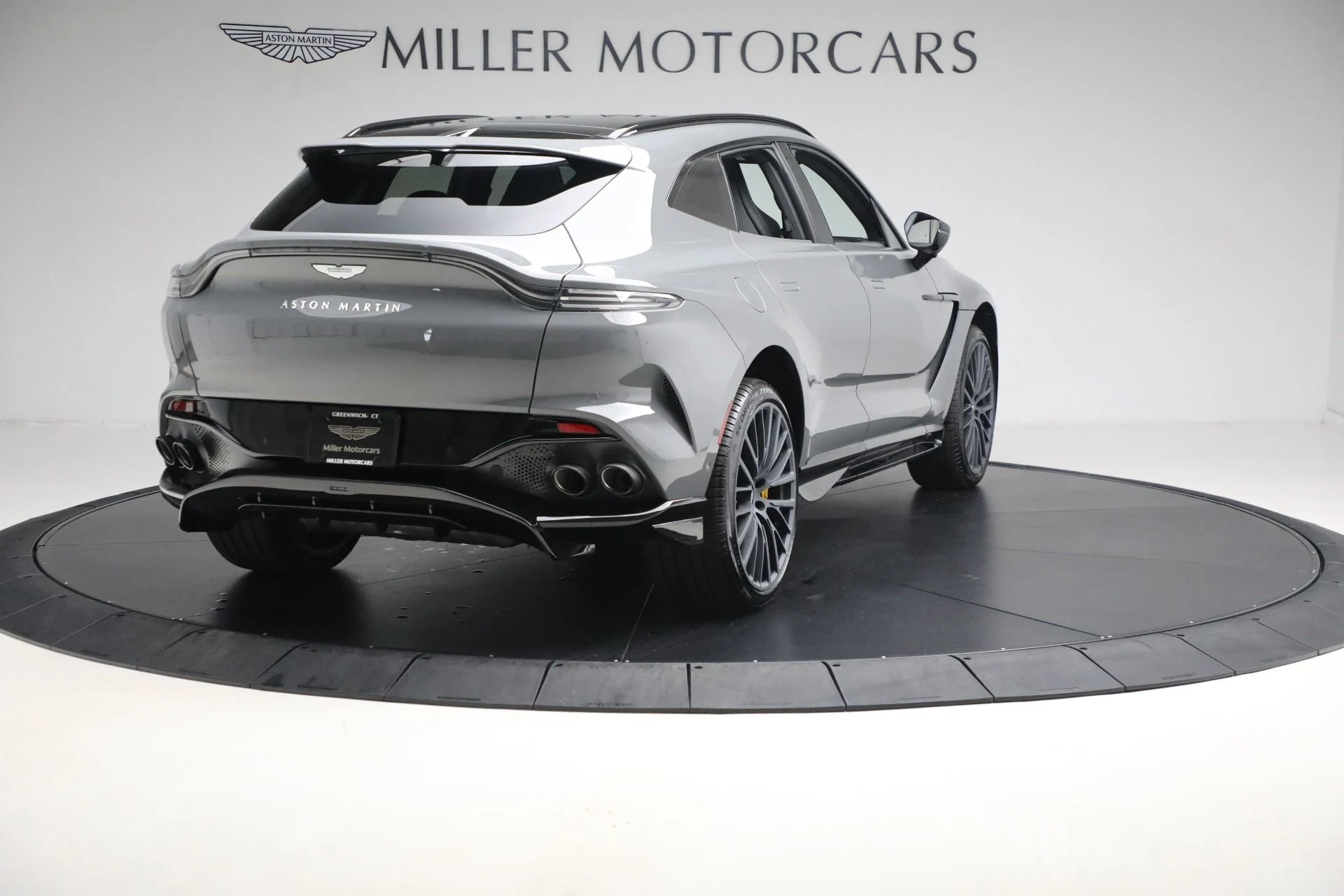 mph005_143617256_Used_2025_Aston_Martin_DBX_707_707_c0a3f49e50