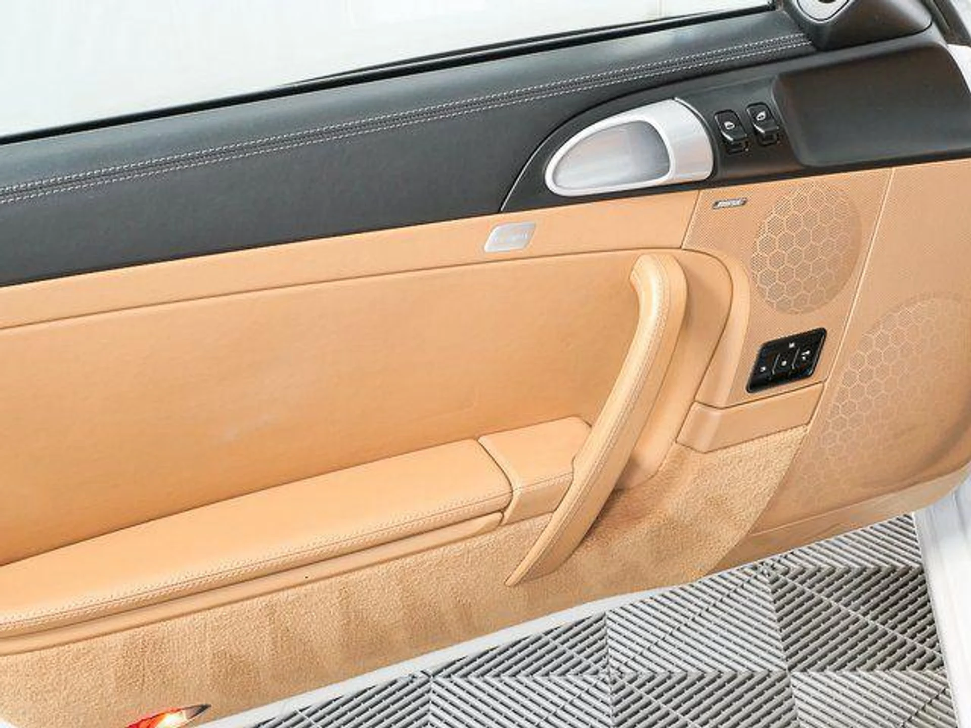 mph005_1436940075_imyxu_EOG_7p_Dp8axf0a_Q7_R0h_F_RM_e1c2990036