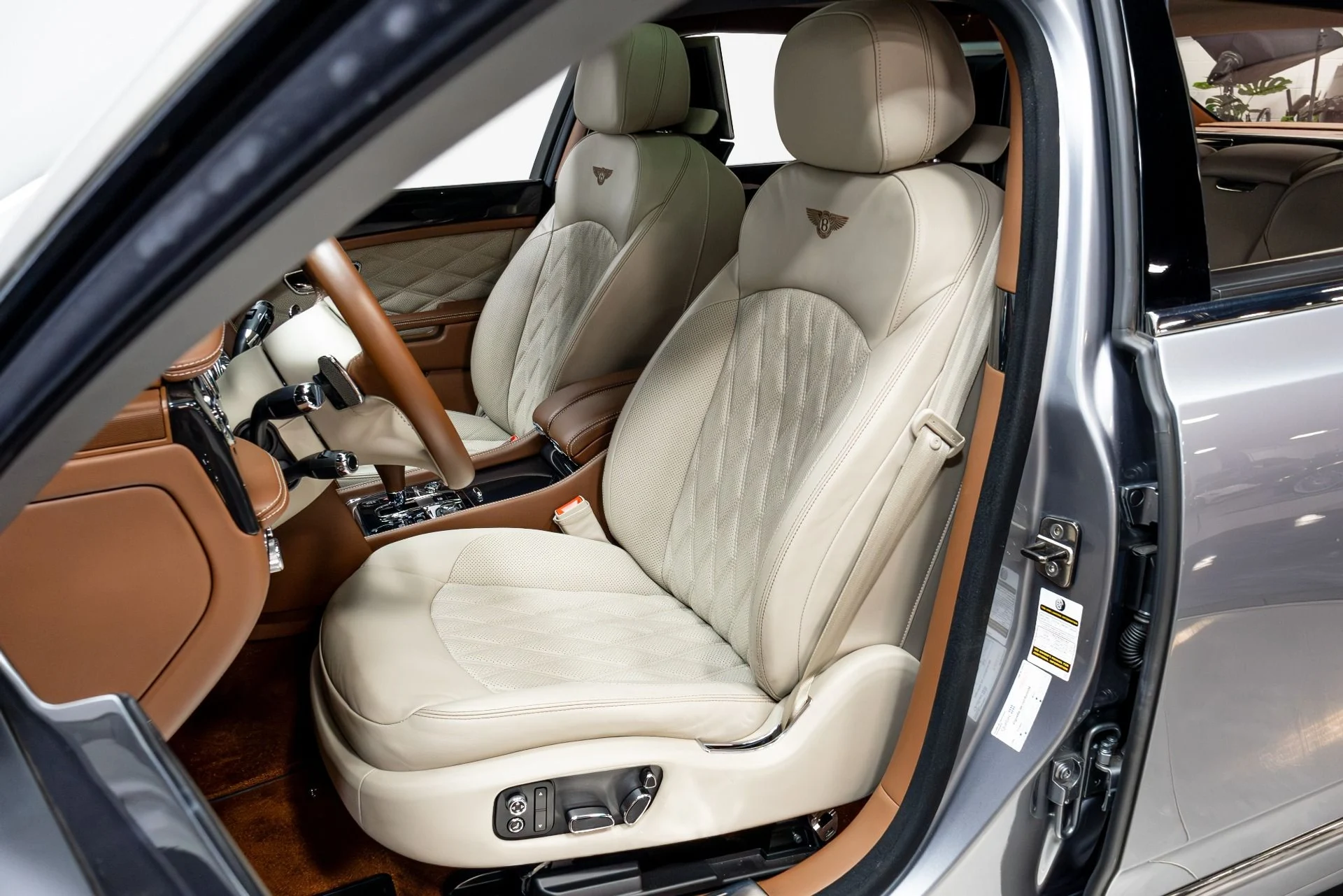 mph005_146073834_Used_2017_Bentley_Mulsanne_Speed_1775685979_0520e0393a