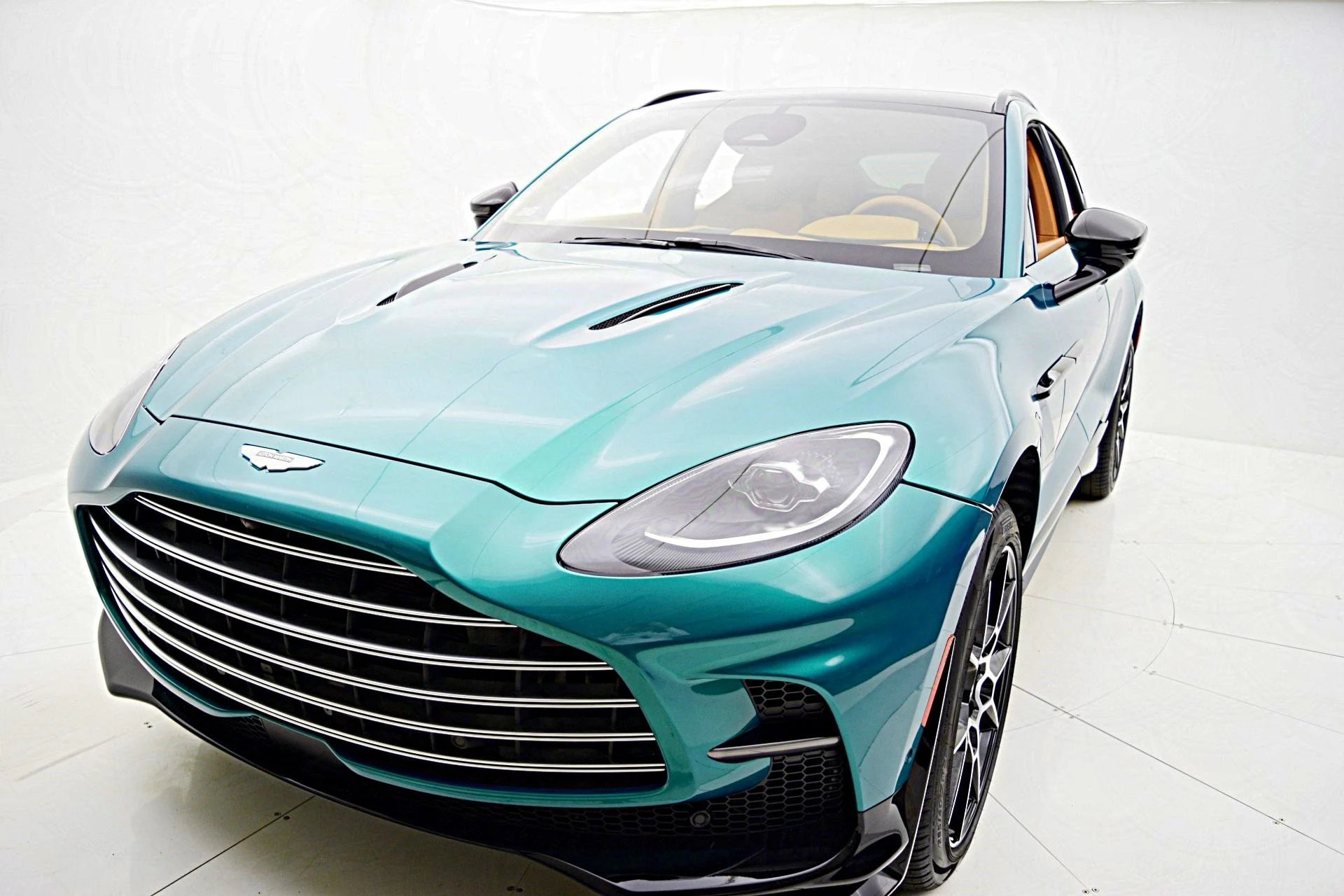 mph005_1465141797_New_2025_Aston_Martin_DBX_707_e85400c47f