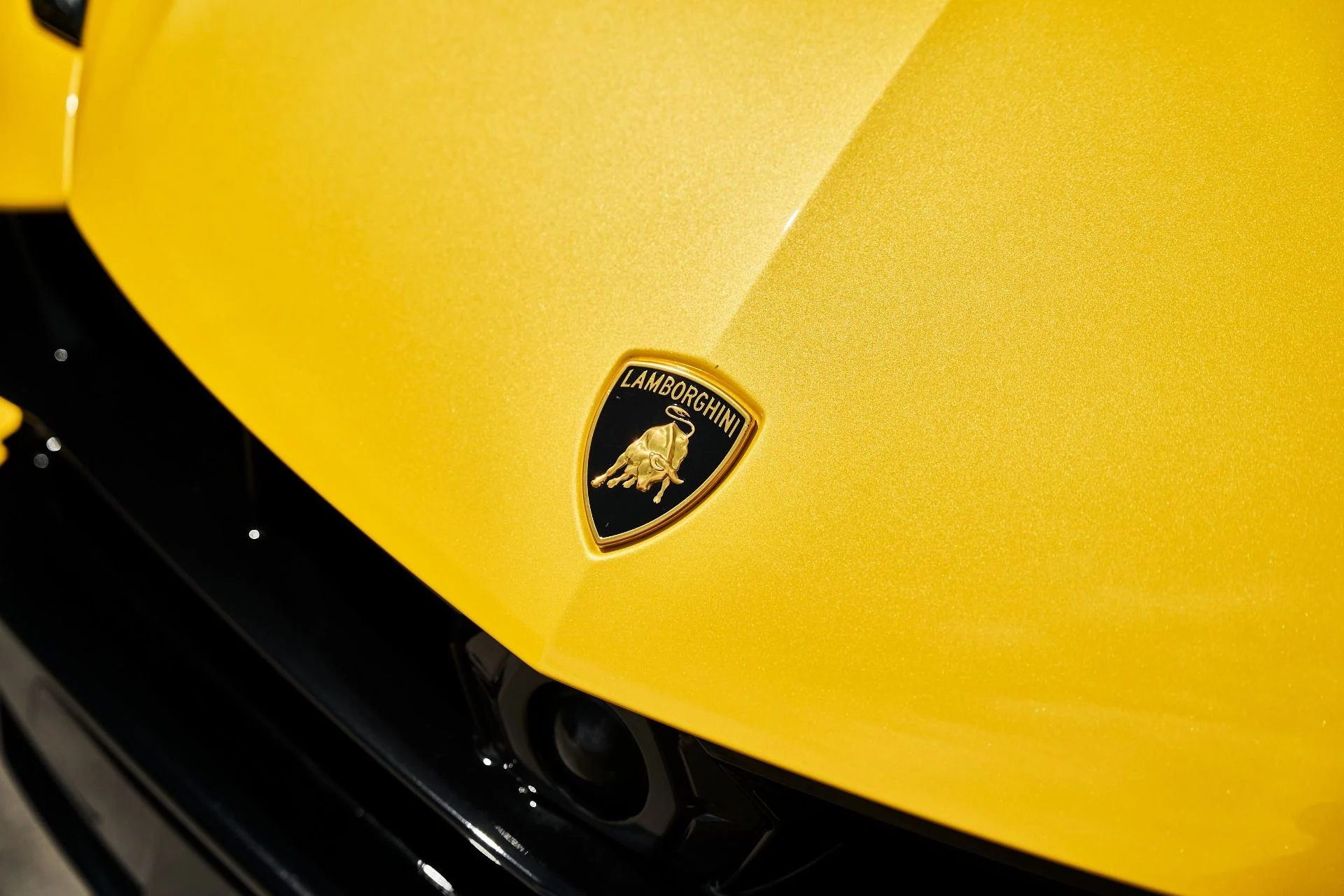 mph005_1473064420_Used_2025_Lamborghini_Urus_SE_1788049825_0ef1362735