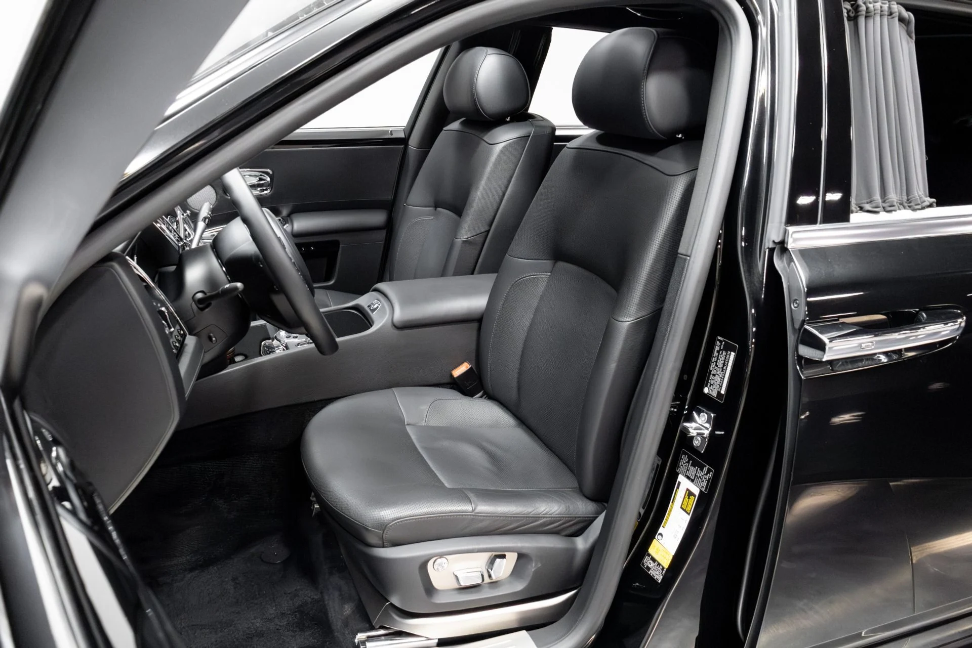 mph005_1473251427_Used_2011_Rolls_Royce_Ghost_Base_1762877304_07e3a91798