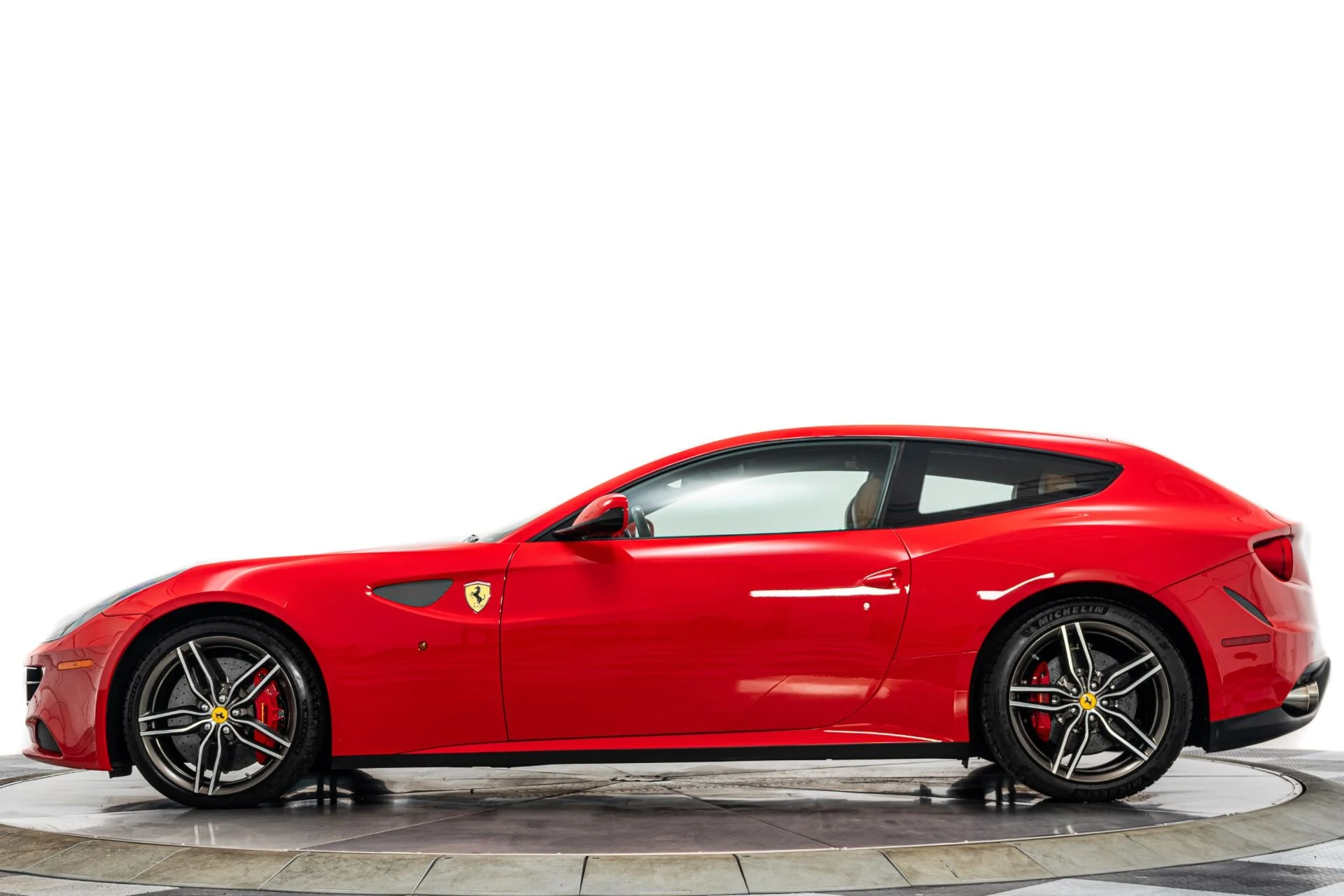 mph005_1475477150_Used_2014_Ferrari_FF_V12_Power_Ventilated_Seats_Sport_Exhaust_Passenger_Display_1775246163_187bb5feaf