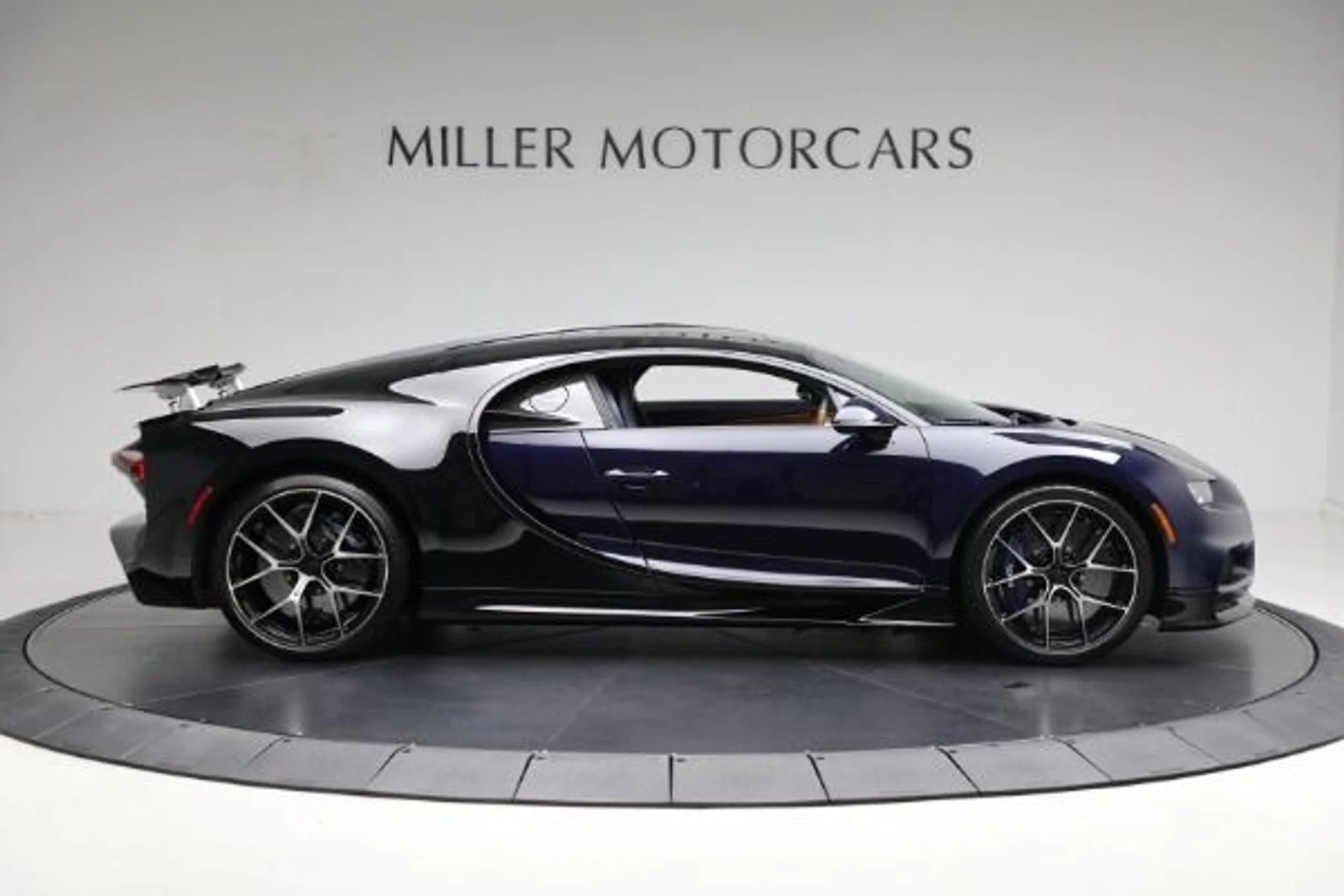 mph005_1481830579_Used_2020_Bugatti_Chiron_Sport_79cc2d3811