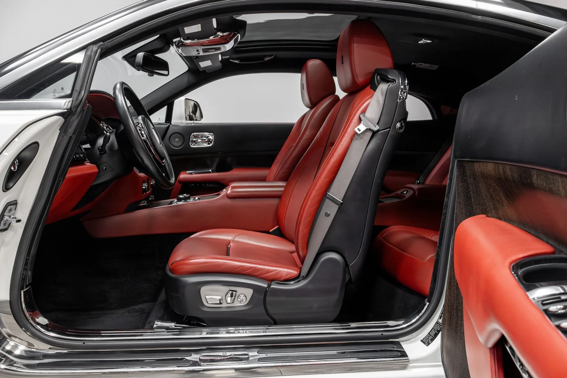 mph005_1488321600_Used_2014_Rolls_Royce_Wraith_1768708128_ee32df0849