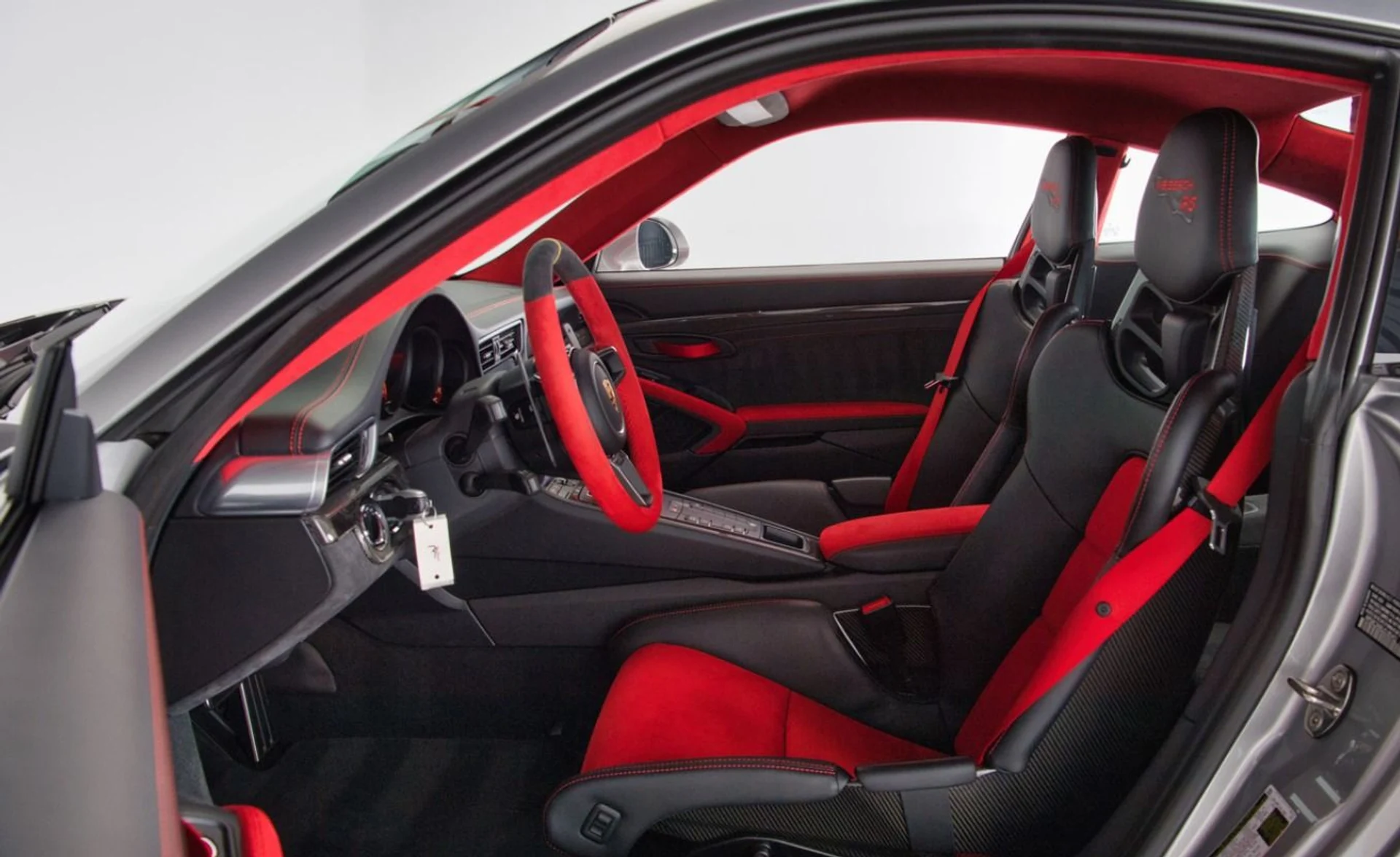 mph005_149083873_Used_2018_Porsche_911_GT_2_RS_1770848855_33219bb59d