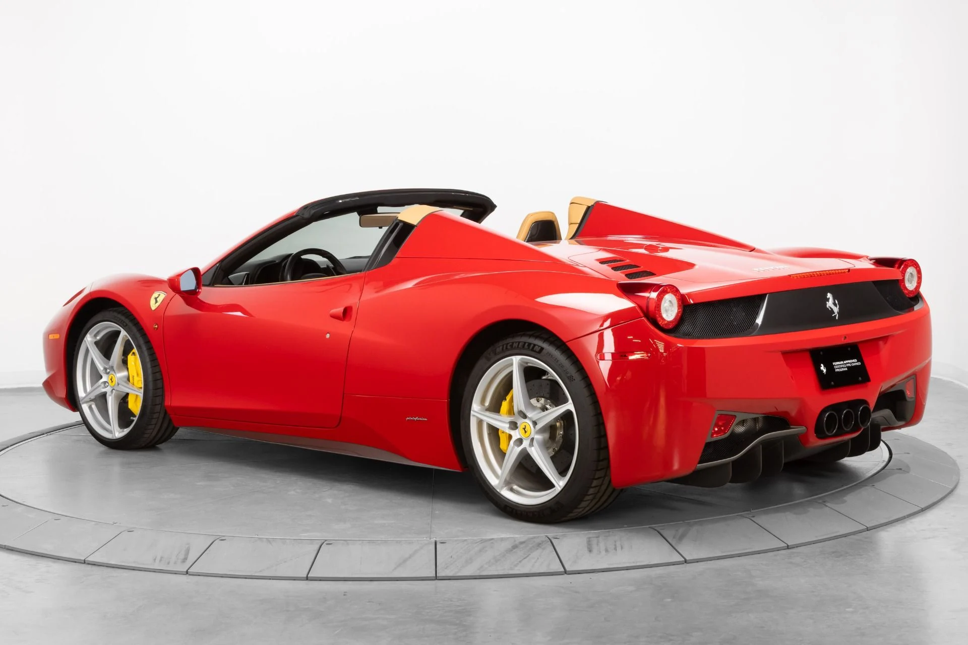 mph005_14952764_Used_2014_Ferrari_458_Spider_1781623433_254b4899ea