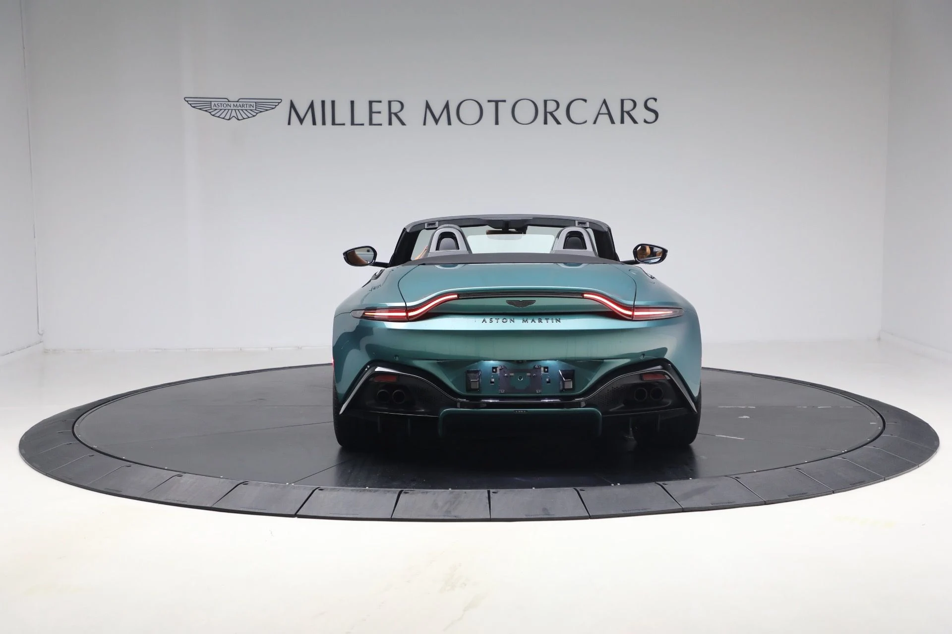 mph005_1503323300_Used_2023_Aston_Martin_Vantage_V8_1791917155_bc666597b3