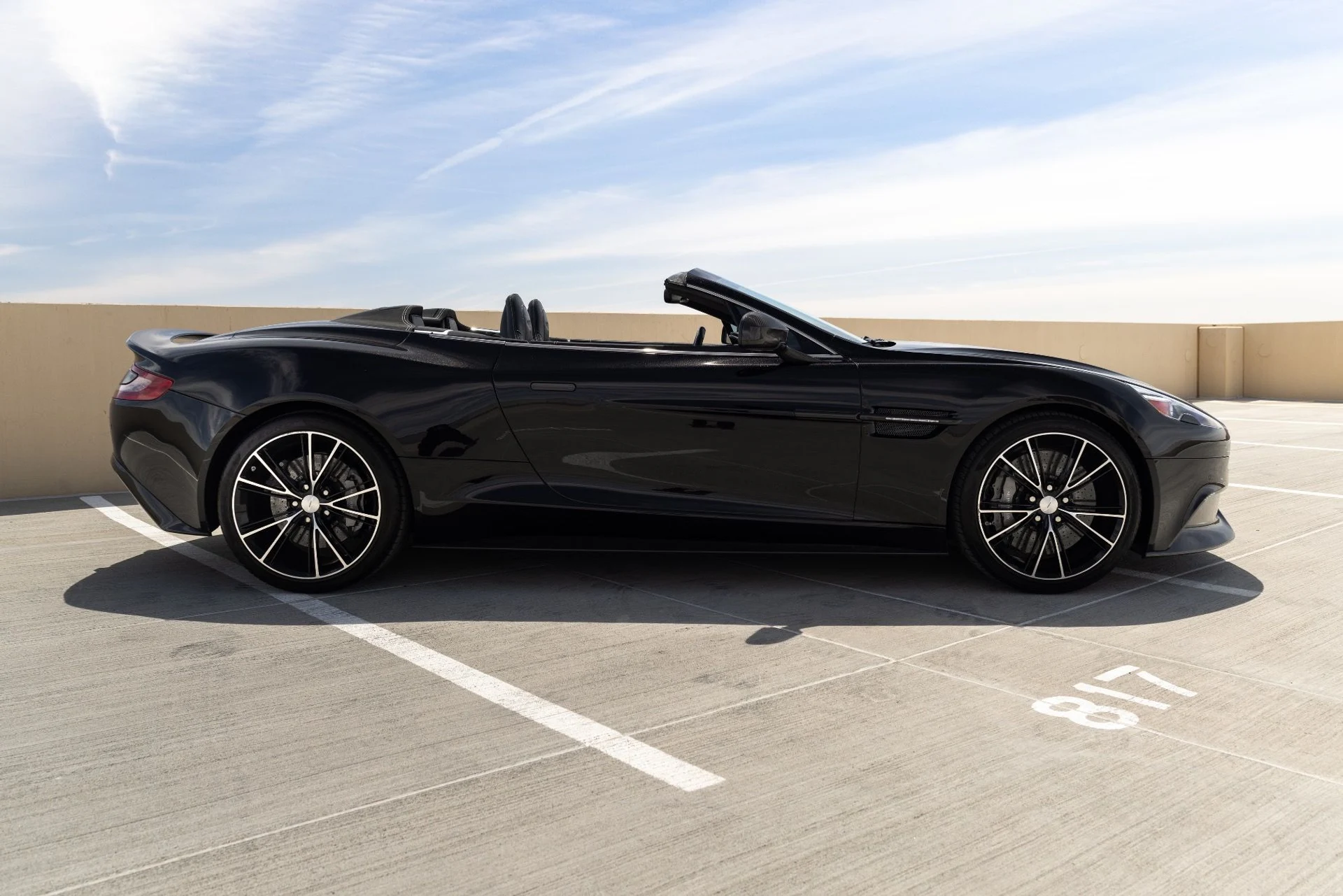 mph005_1504105364_Used_2015_Aston_Martin_Vanquish_Volante_1776978035_00425e2116