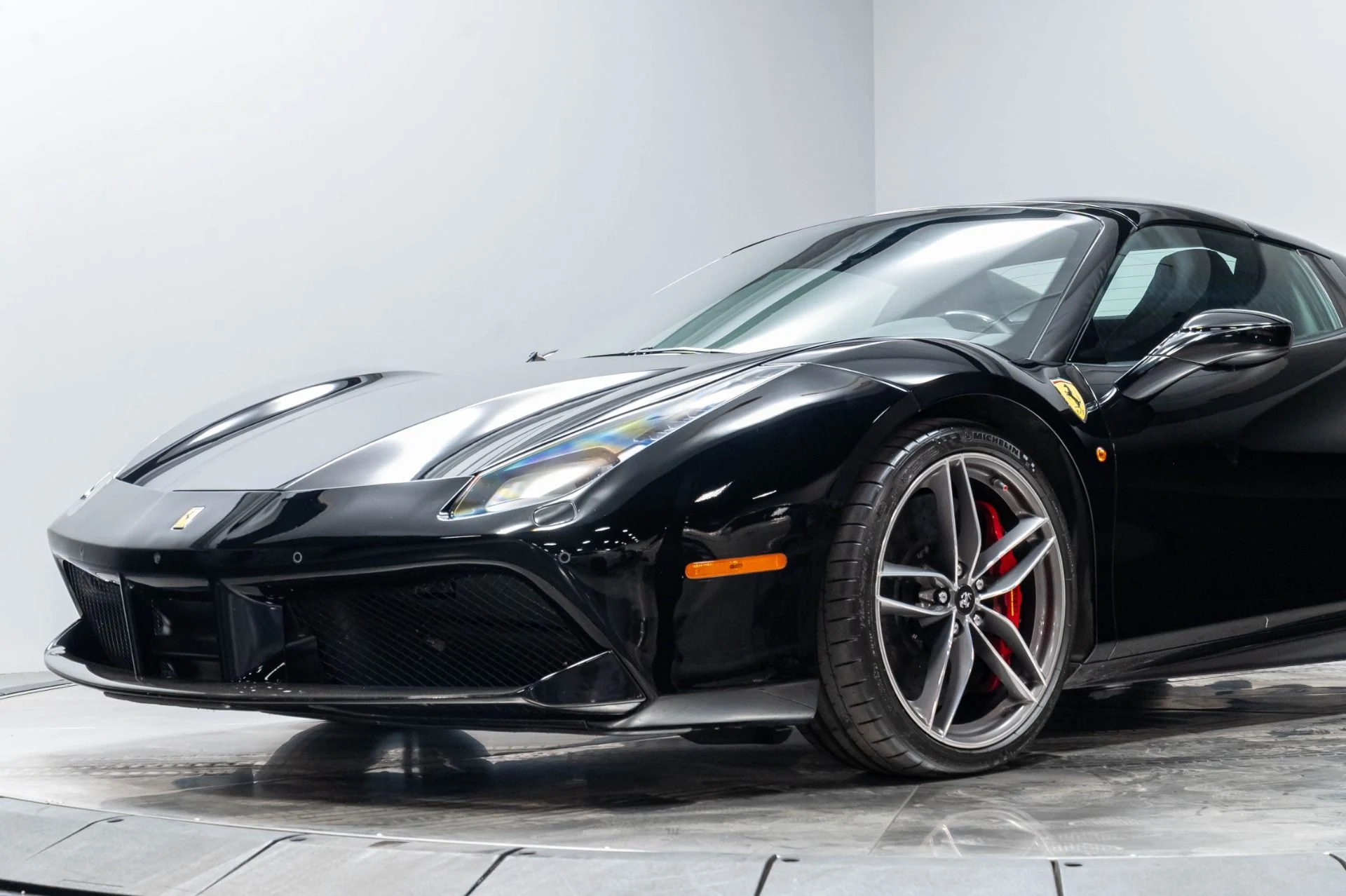 mph005_1514005643_Used_2016_Ferrari_488_Spider_Base_1785961081_9b636f9656