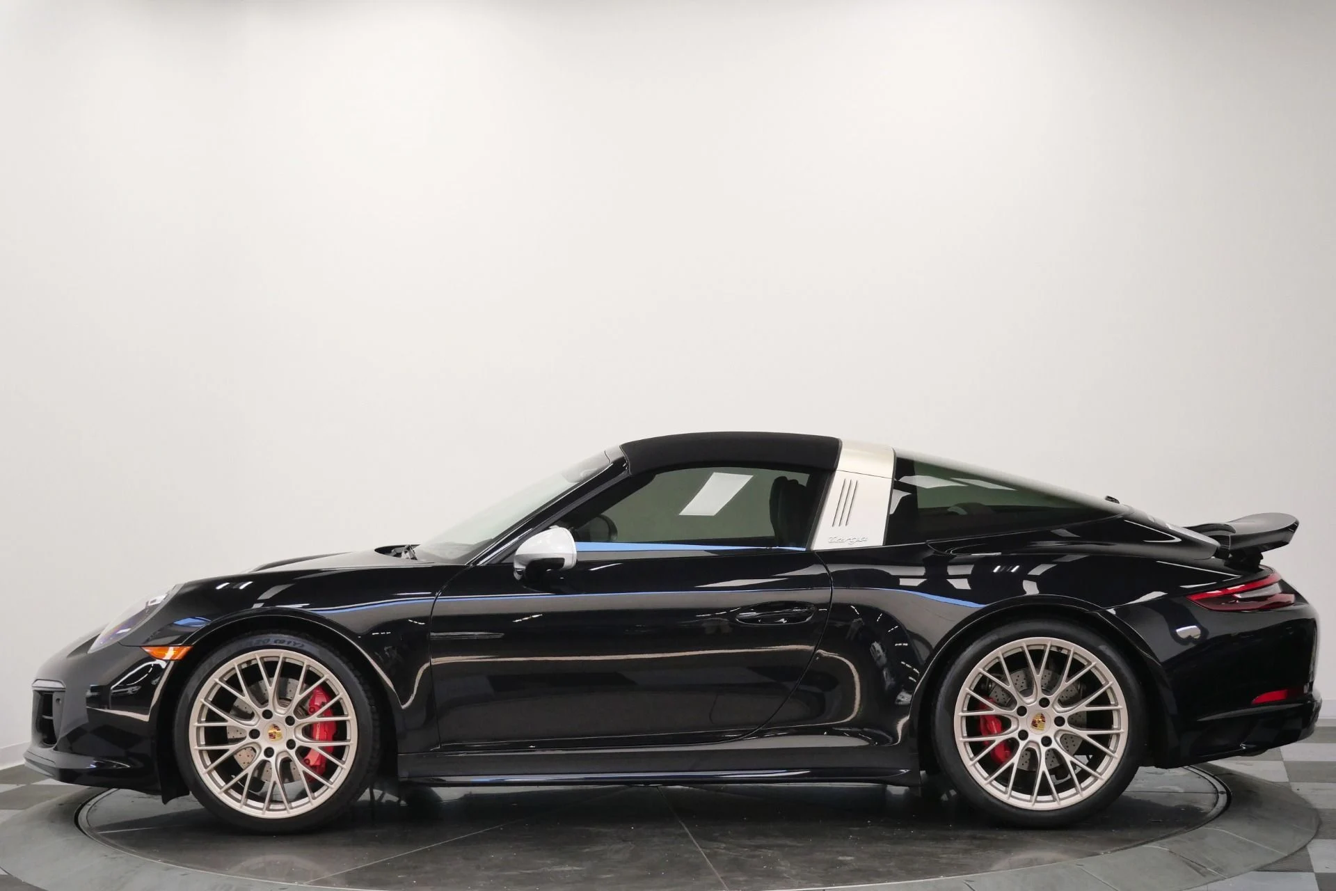 mph005_1514744039_Used_2019_Porsche_911_Targa_4_GTS_Exclusive_Manufaktur_Edition_Sport_Design_Package_1780416177_b868bad190