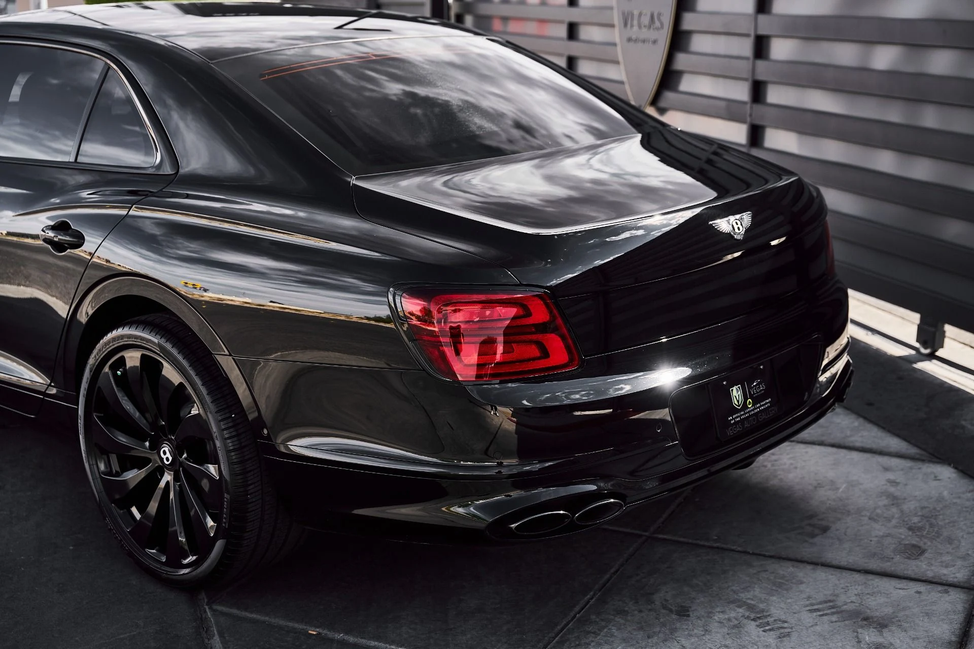 mph005_1518833958_Used_2023_Bentley_Flying_Spur_S_1784247224_afc9951b67