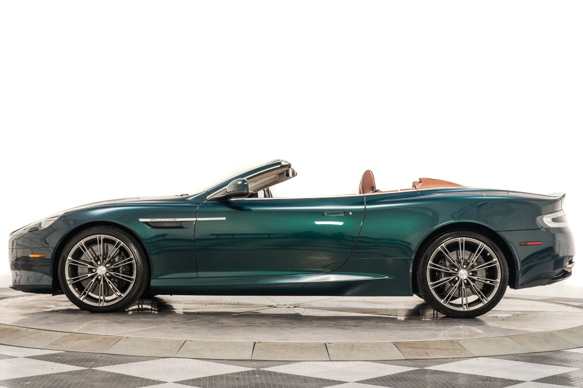 mph005_1519351106_Used_2015_Aston_Martin_DB_9_Volante_1759413137_6535046d40