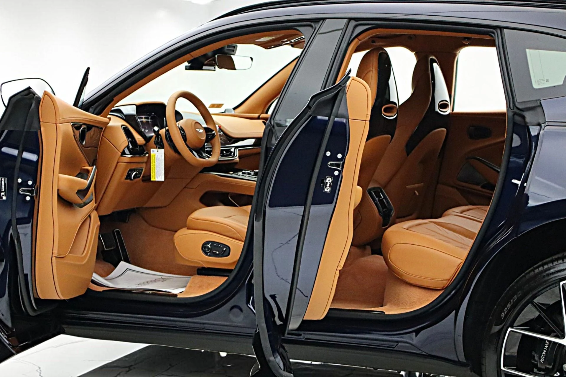 mph005_1521707850_New_2026_Aston_Martin_DBX_S_80487d2cf7