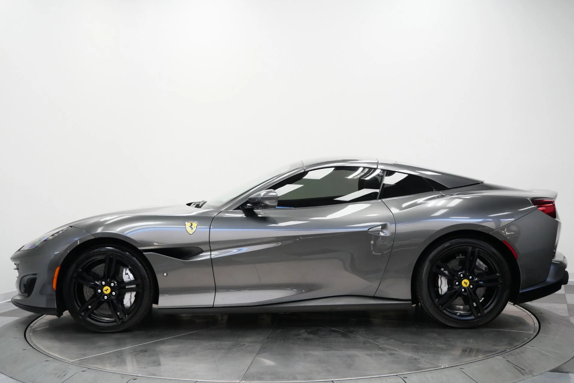 mph005_15224186_Used_2019_Ferrari_Portofino_Interior_Carbon_Trim_High_Power_Hi_Fi_Magneride_Suspension_1773425740_7b6e9972c9