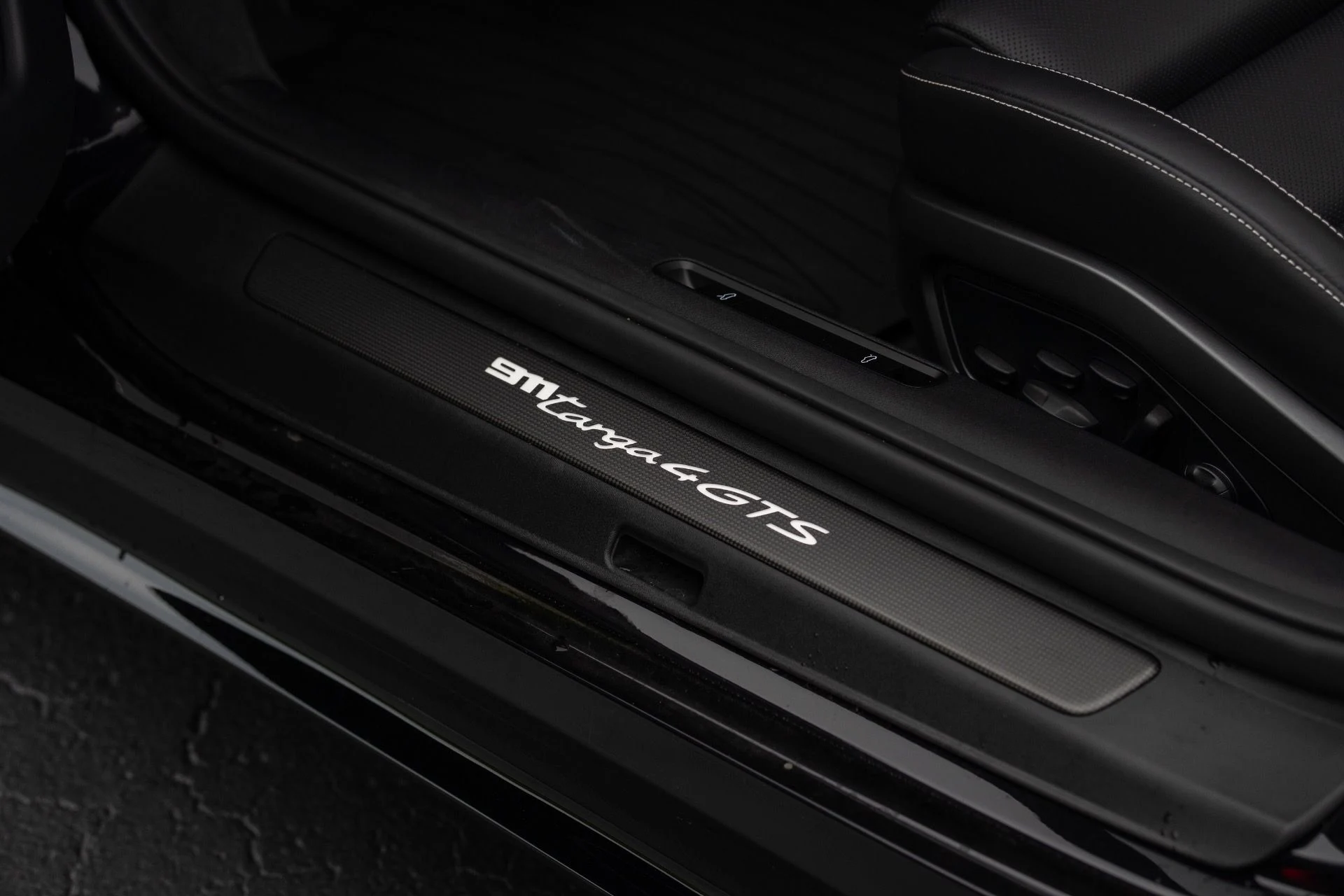 mph005_1528525567_Used_2024_Porsche_911_Targa_4_GTS_1758664261_0039d462fe