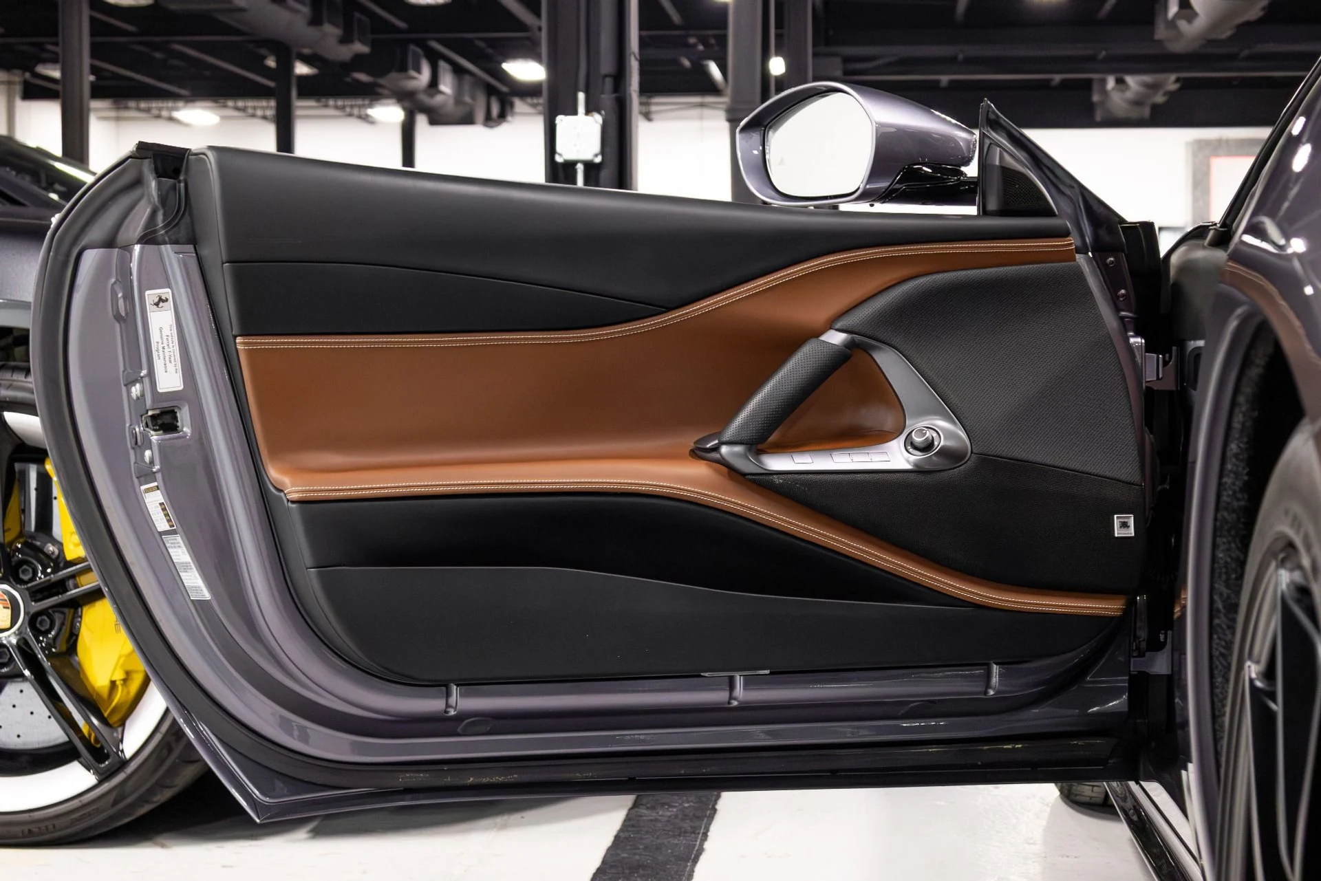 mph005_1537254628_Used_2021_Ferrari_812_GTS_Base_1766087394_3fbe364de6