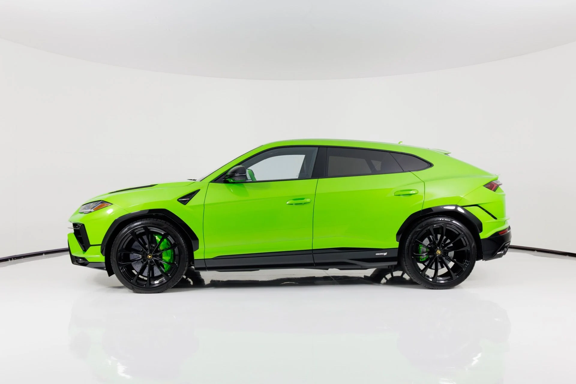 mph005_1538837086_Used_2023_Lamborghini_Urus_S_1769555052_a245cc6800