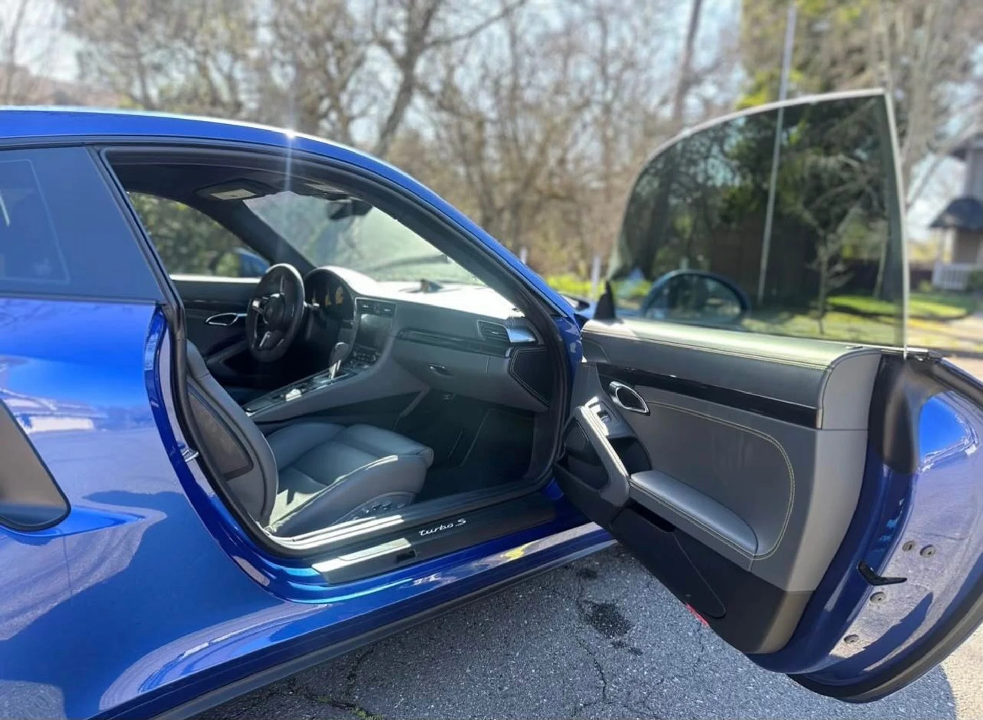 mph005_1545215959_Used_2019_Porsche_911_Turbo_S_1754670953_370c55be1f