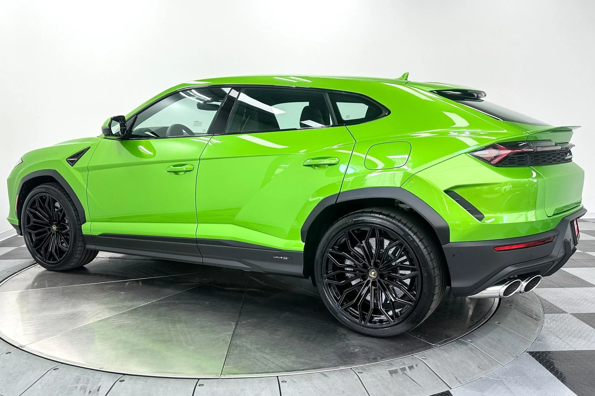 mph005_1553510921_Used_2025_Lamborghini_Urus_SE_Bicolor_Sportive_Interior_870_Miles_789_Horsepower_1772047761_da2070794c