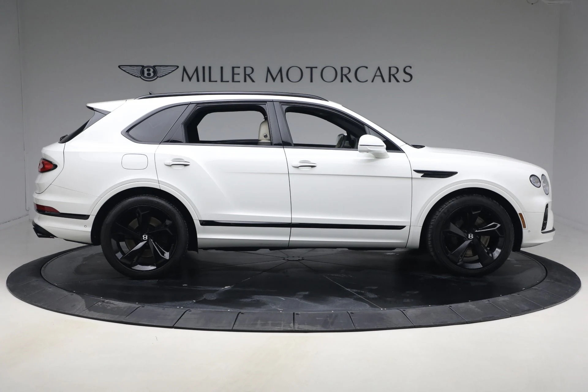 mph005_1557810323_Used_2023_Bentley_Bentayga_V8_1770079262_75193e6240