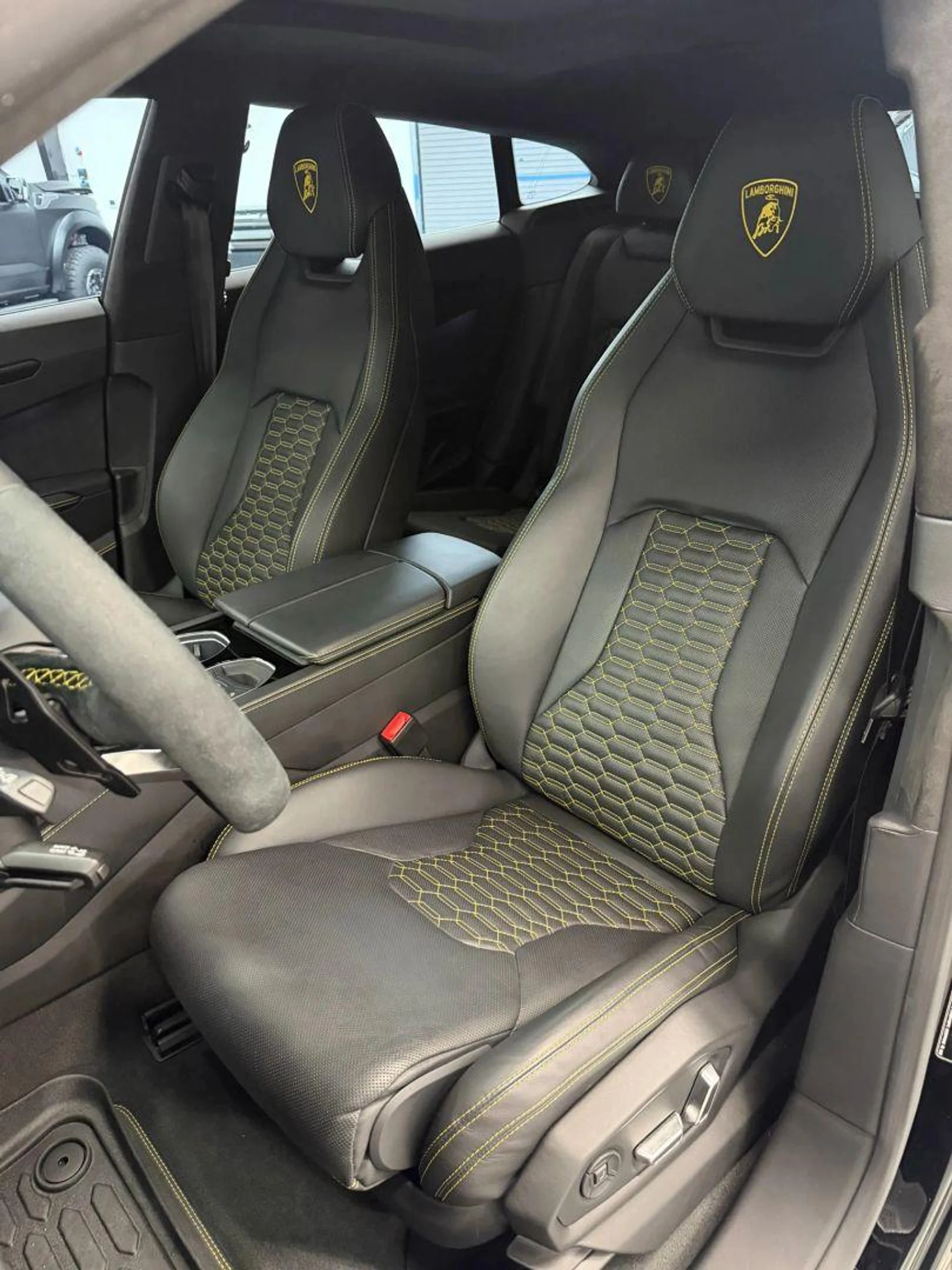mph005_1558903094_Used_2022_Lamborghini_Urus_Sport_Utility_4_D_1784762911_5948e2f0fb