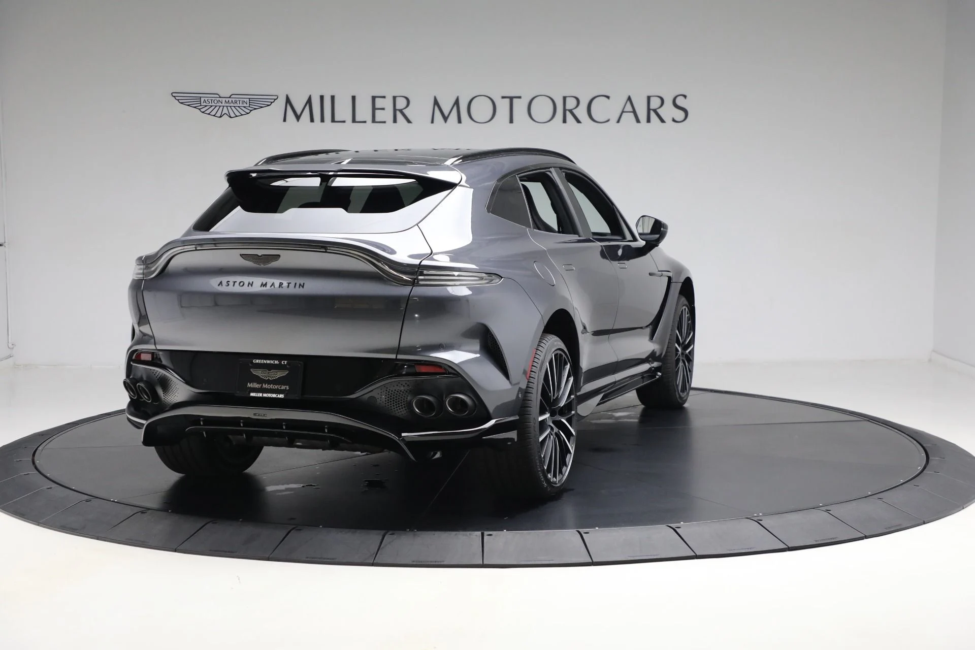 mph005_156633402_New_2025_Aston_Martin_DBX_707_707_95fd81ca80