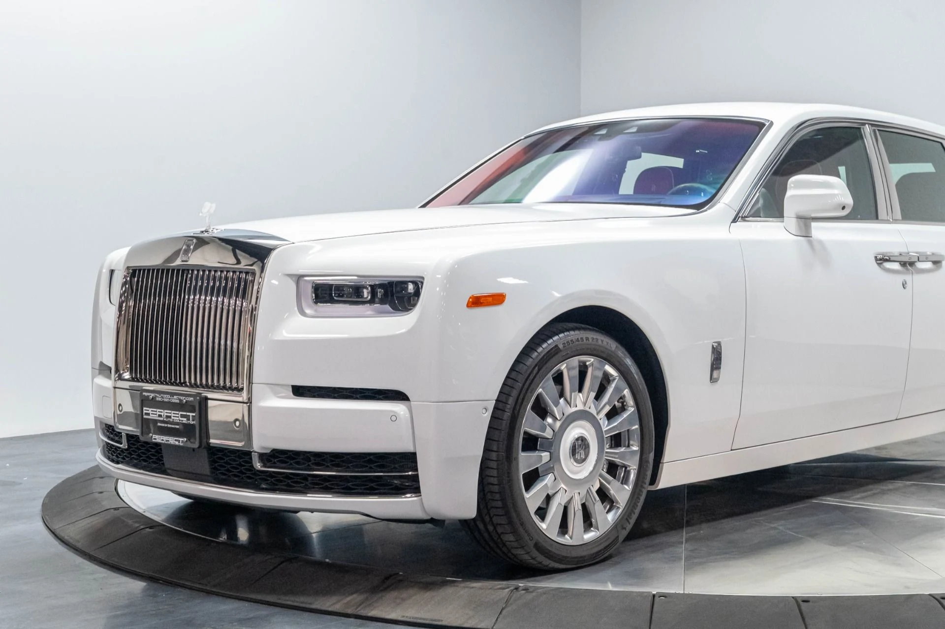 mph005_1567733371_Used_2019_Rolls_Royce_Phantom_1787168421_ac56d1fd94