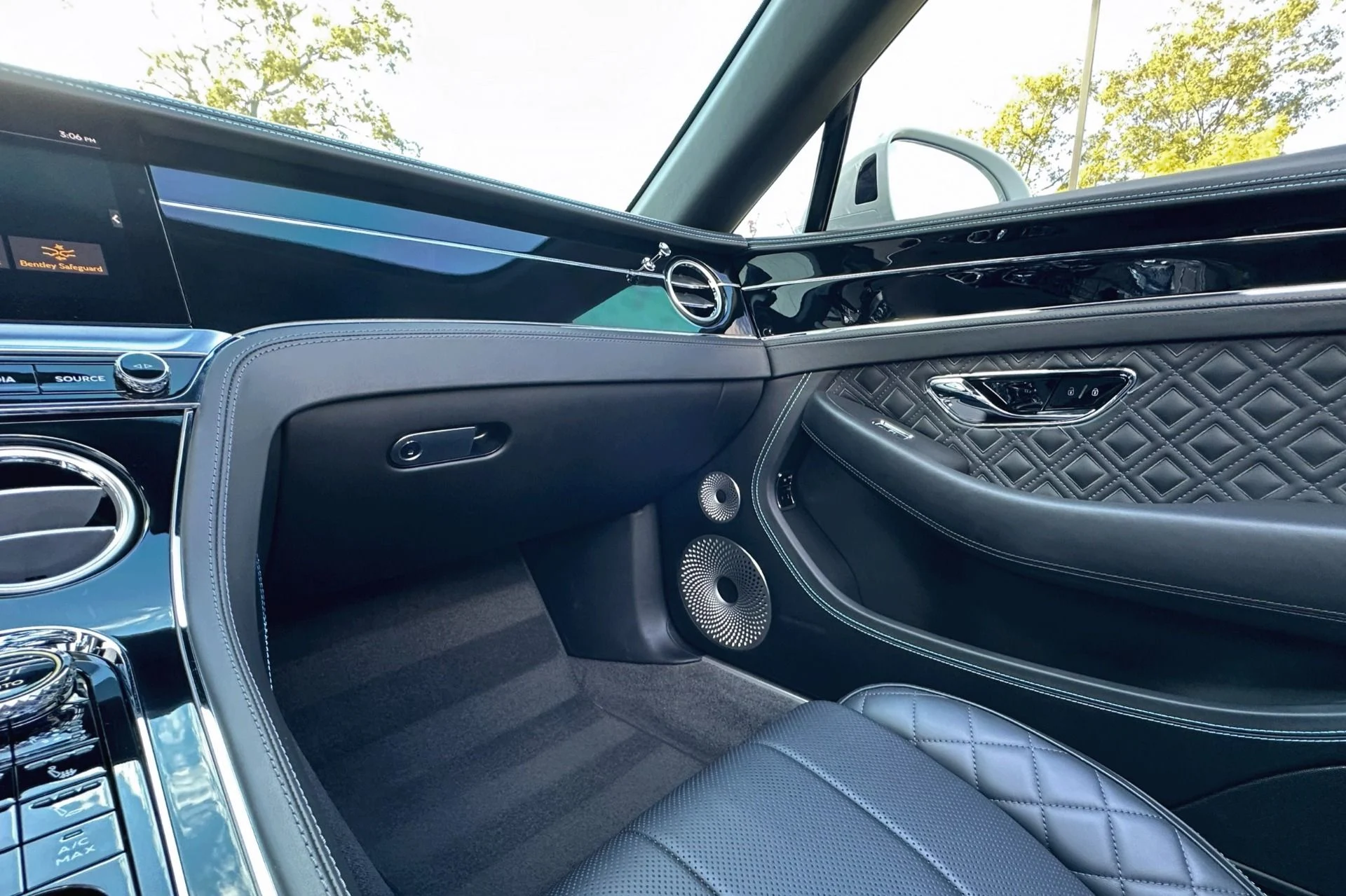 mph005_1569366528_Used_2022_Bentley_Continental_GTC_V8_1760707464_6d55cabc39