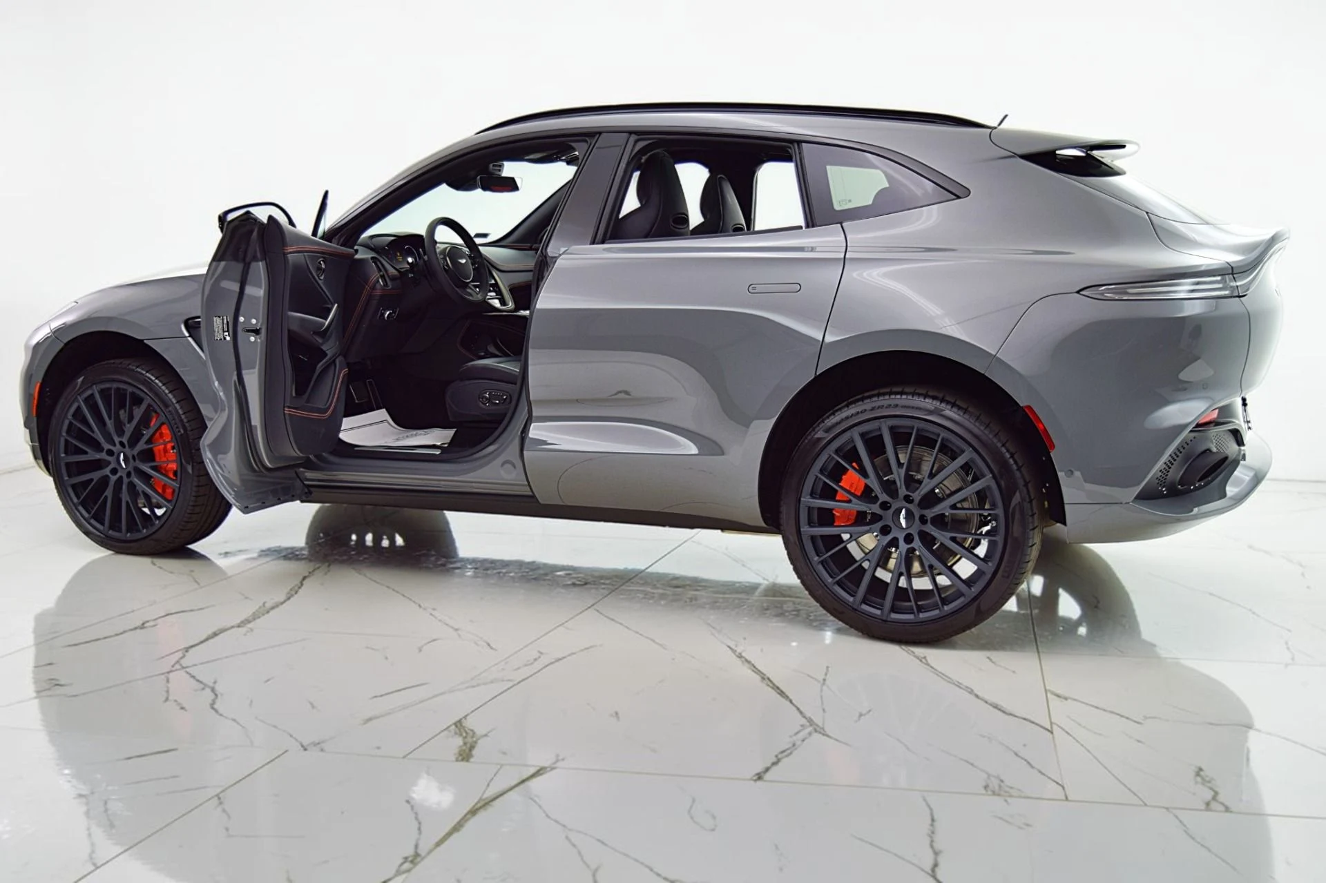 mph005_1577911331_Used_2023_Aston_Martin_DBX_dd375d6882