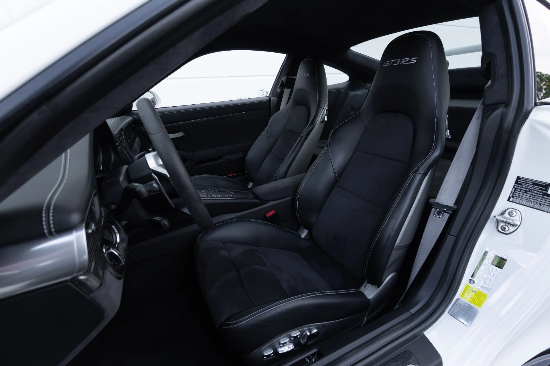 mph005_1578503886_Used_2016_Porsche_911_GT_3_RS_1761756649_427fdd1381