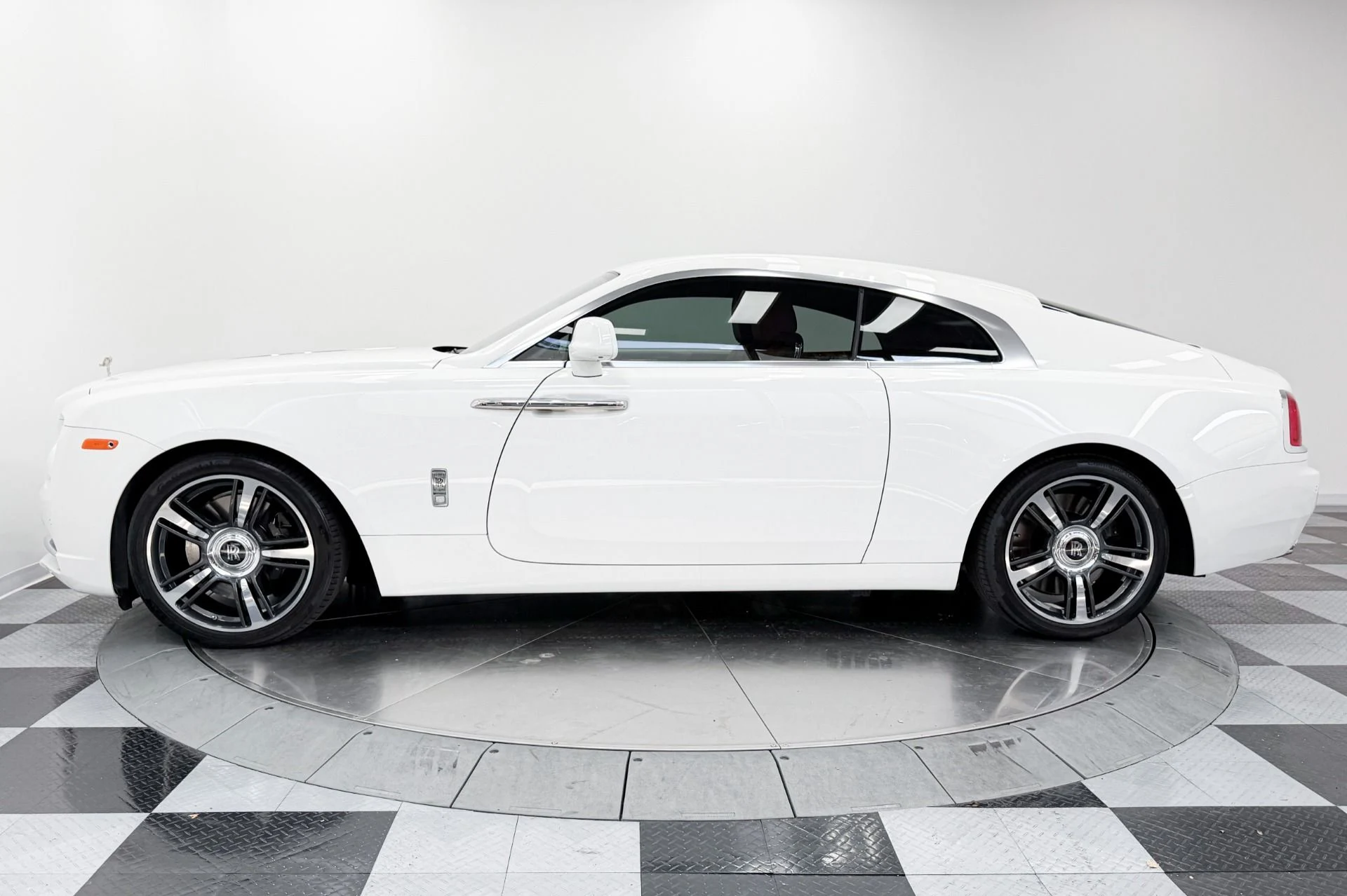 mph005_157905310_Used_2019_Rolls_Royce_Wraith_Starlight_Headliner_Drivers_Assistance_3_1782320533_1580a70e48