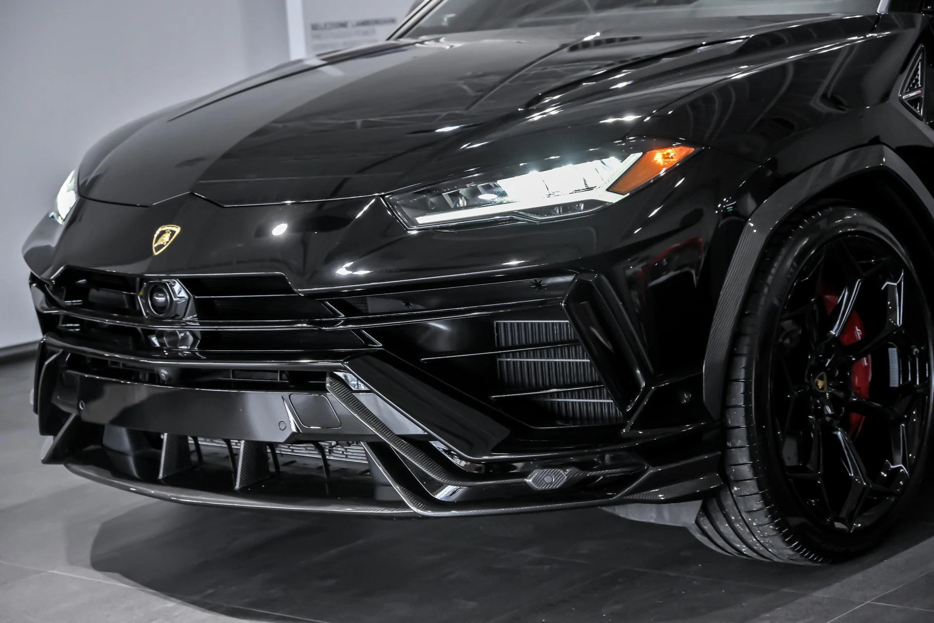 mph005_1580262943_Used_2023_Lamborghini_Urus_Performante_1765794834_2544cb41b3