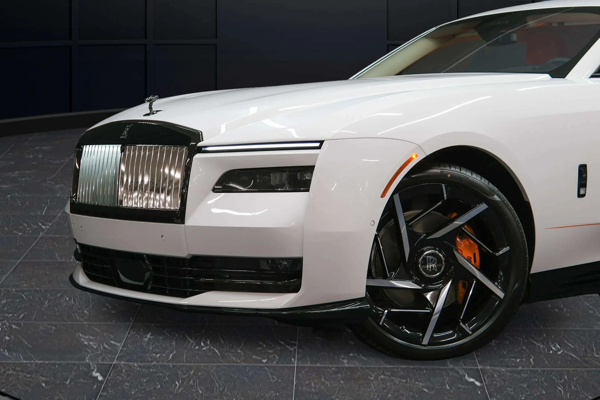 mph005_1585128042_4c632888_dbb9_4698_ba71_224942d7ce26_202620_Rolls_Royce20_Black20_Badge20_Spectre20282600829_3_2f3f13227d