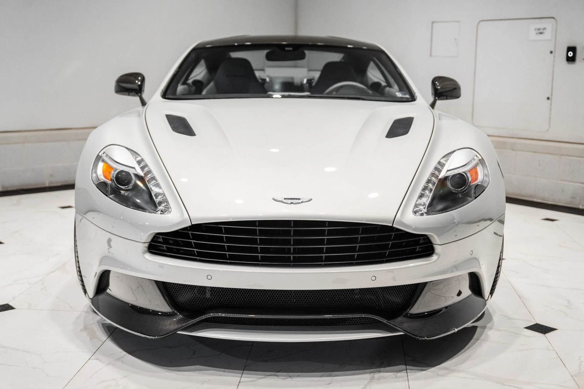mph005_1589998944_Used_2016_Aston_Martin_Vanquish_V12_1770132200_eefe662a50