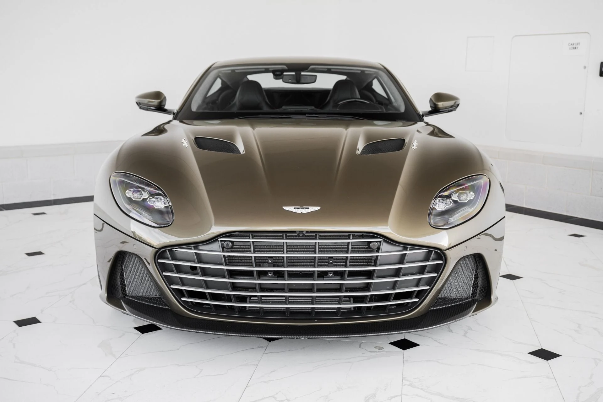 mph005_1591521185_Used_2020_Aston_Martin_DBS_Superleggera_007_OHMSS_Edition_1679175725_dd4c78f878