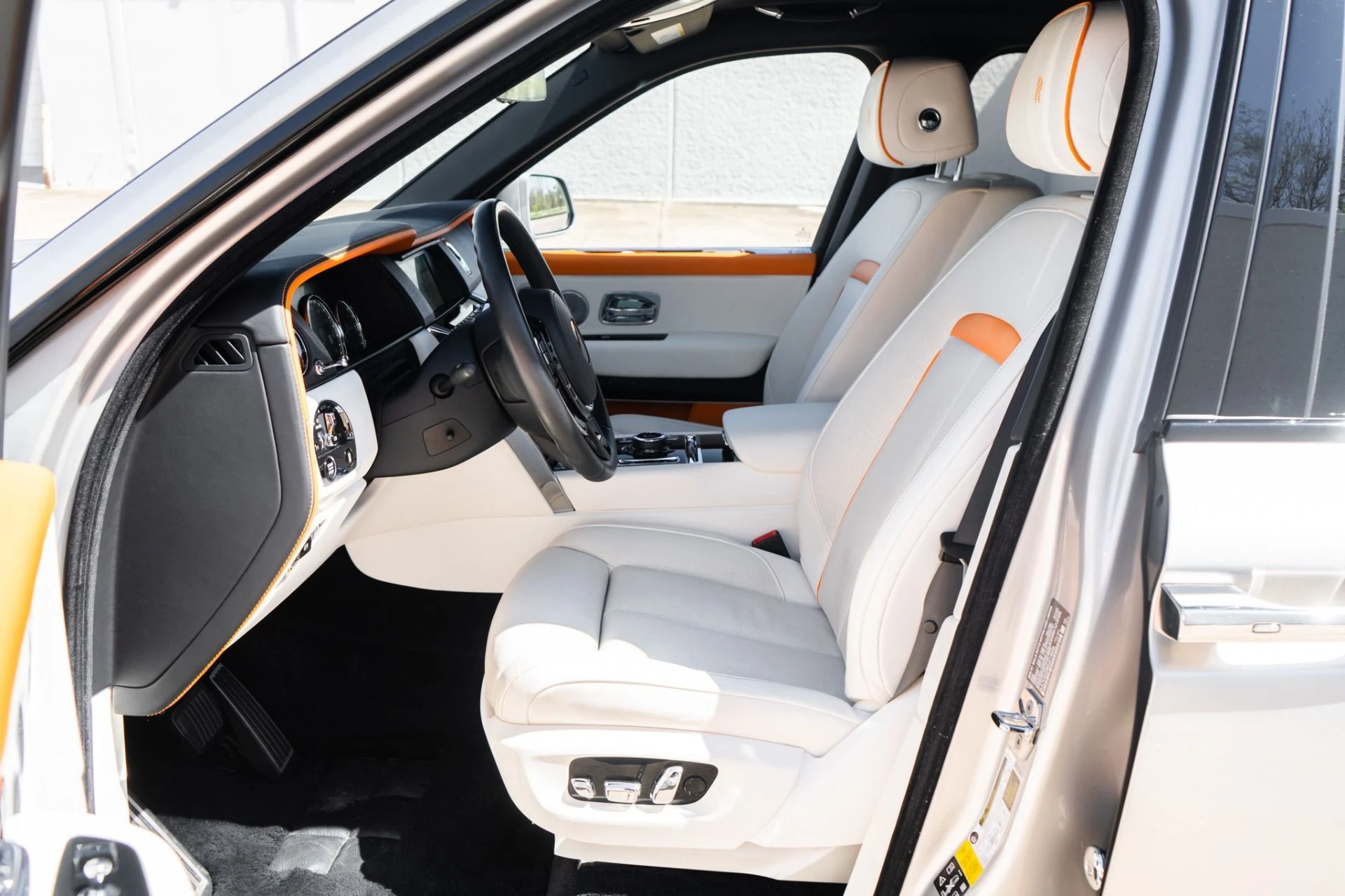 mph005_1594096721_Used_2022_Rolls_Royce_Cullinan_1773433397_699becec55