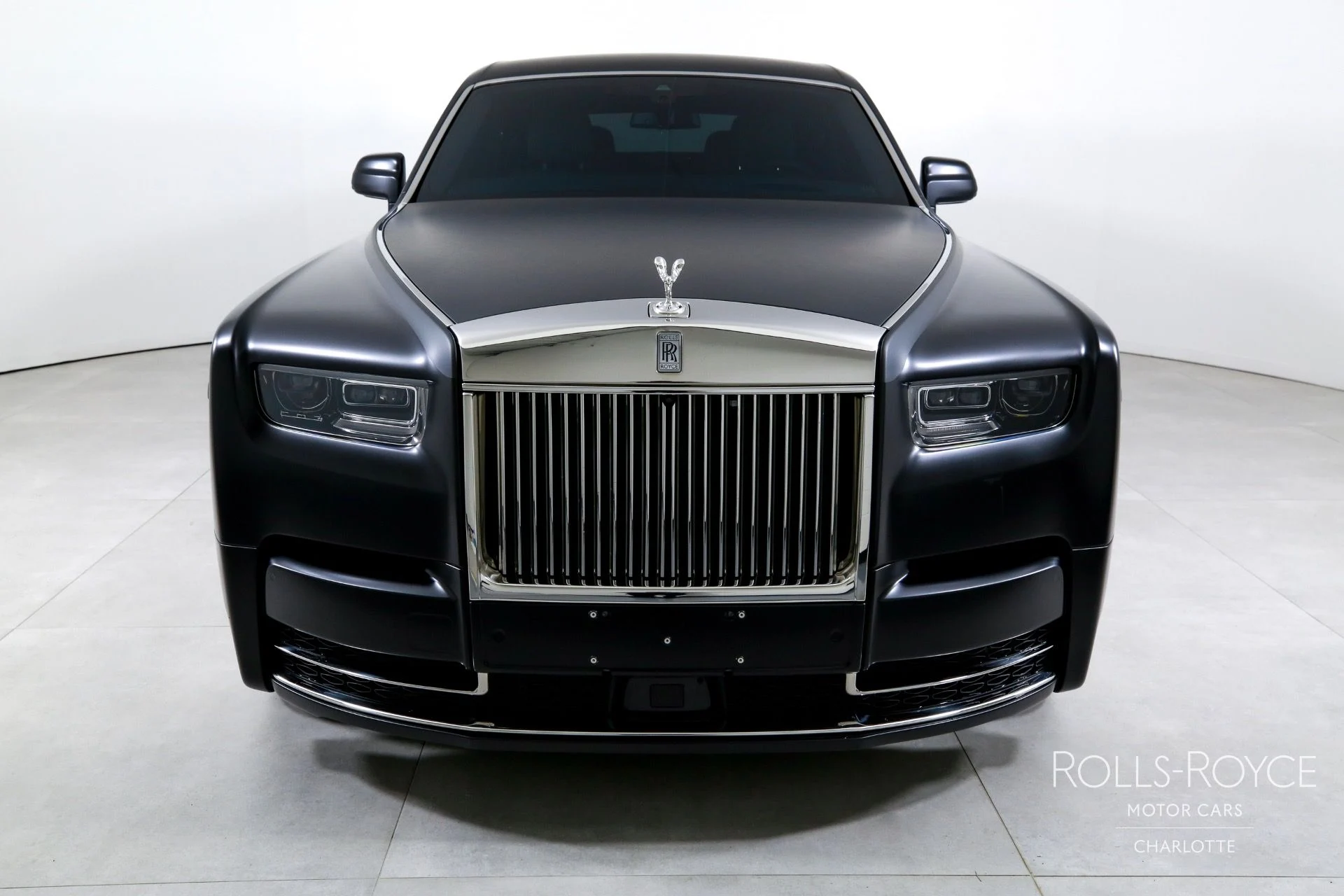 mph005_159409734_Used_2025_Rolls_Royce_Phantom_1759509476_5bce347591