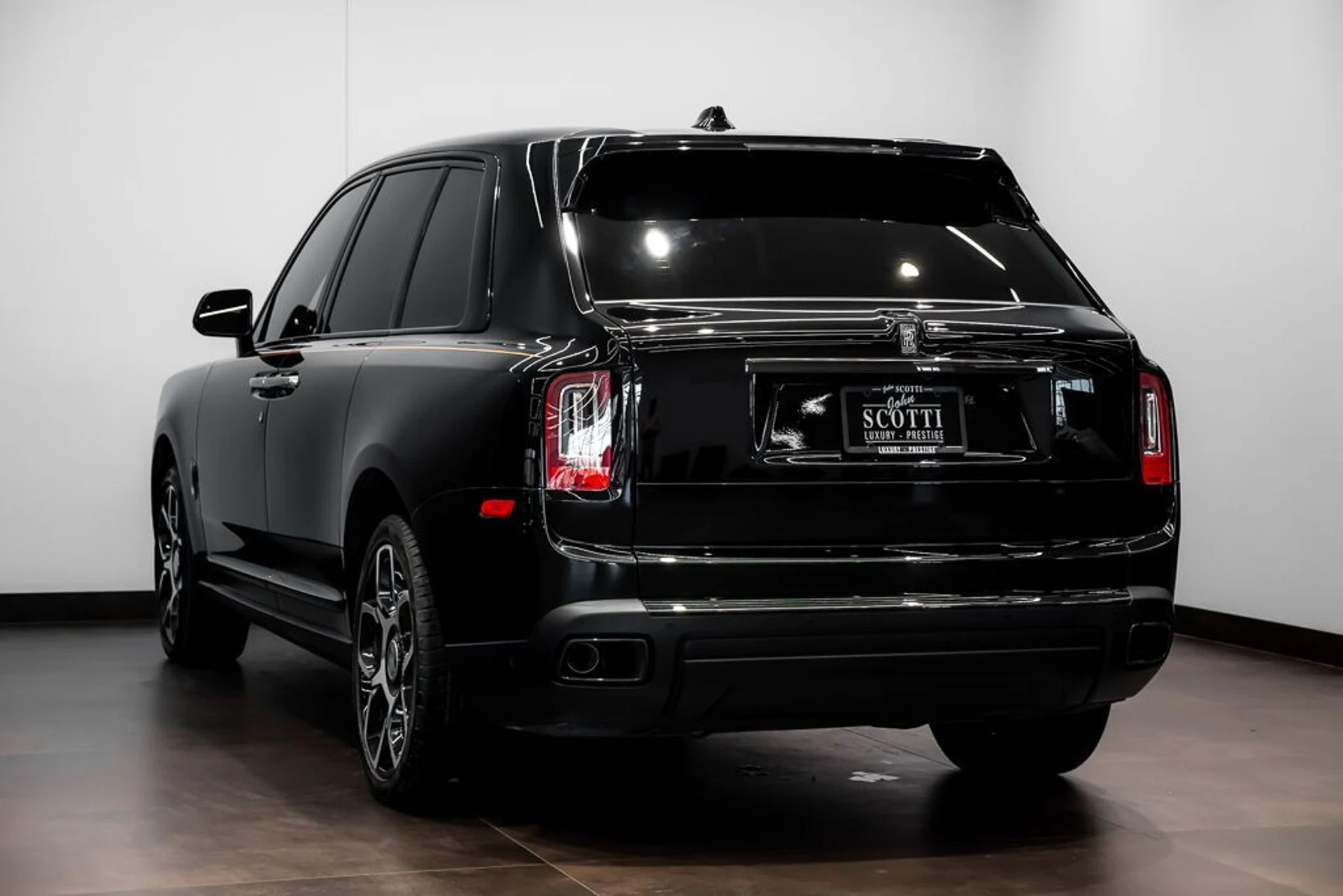 mph005_1600521318_rolls_royce_cullinan_2023_jpg_v_1758918548_af165fefe1